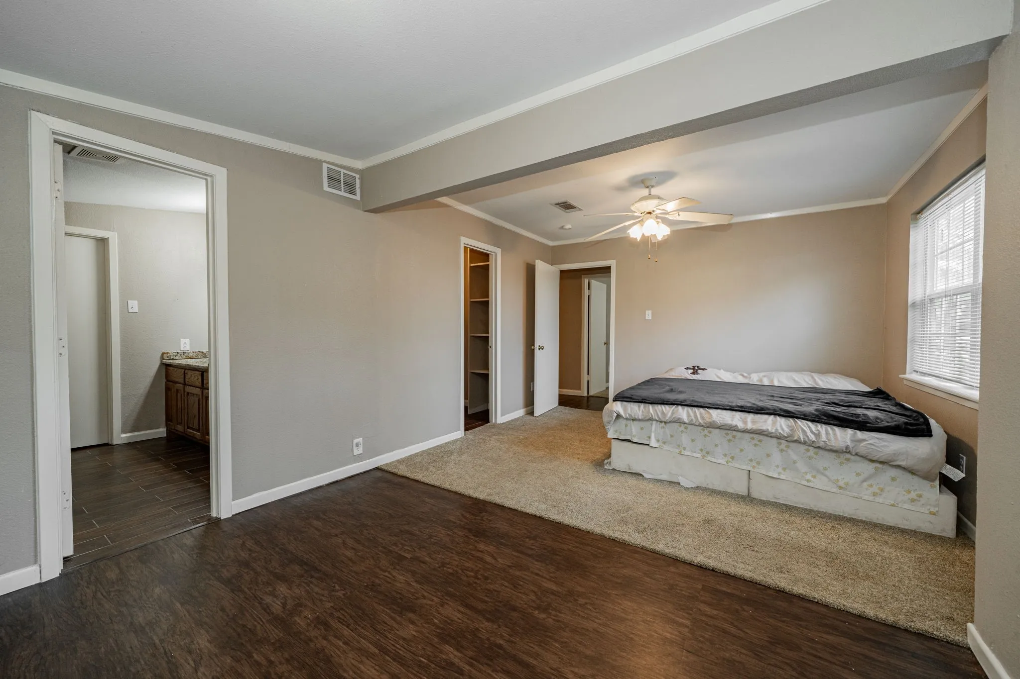 Single Family Residence For Rent in Henderson County , 102 Northwood Place, Enchanted Oaks, Texas 75156, 3 Bedroom, 2 Bathroom, Garage spaces, 2,000 Sqft, built in 1979, mls#21397362, Real Estate Agent in Enchanted Oaks, Homes For Rent in Henderson county, Homes For Rent in Enchanted Oaks, Realtor in Enchanted Oaks Texas, Real Estate Brokerage Independent Realty Texas, Luminita Cordes Realtor