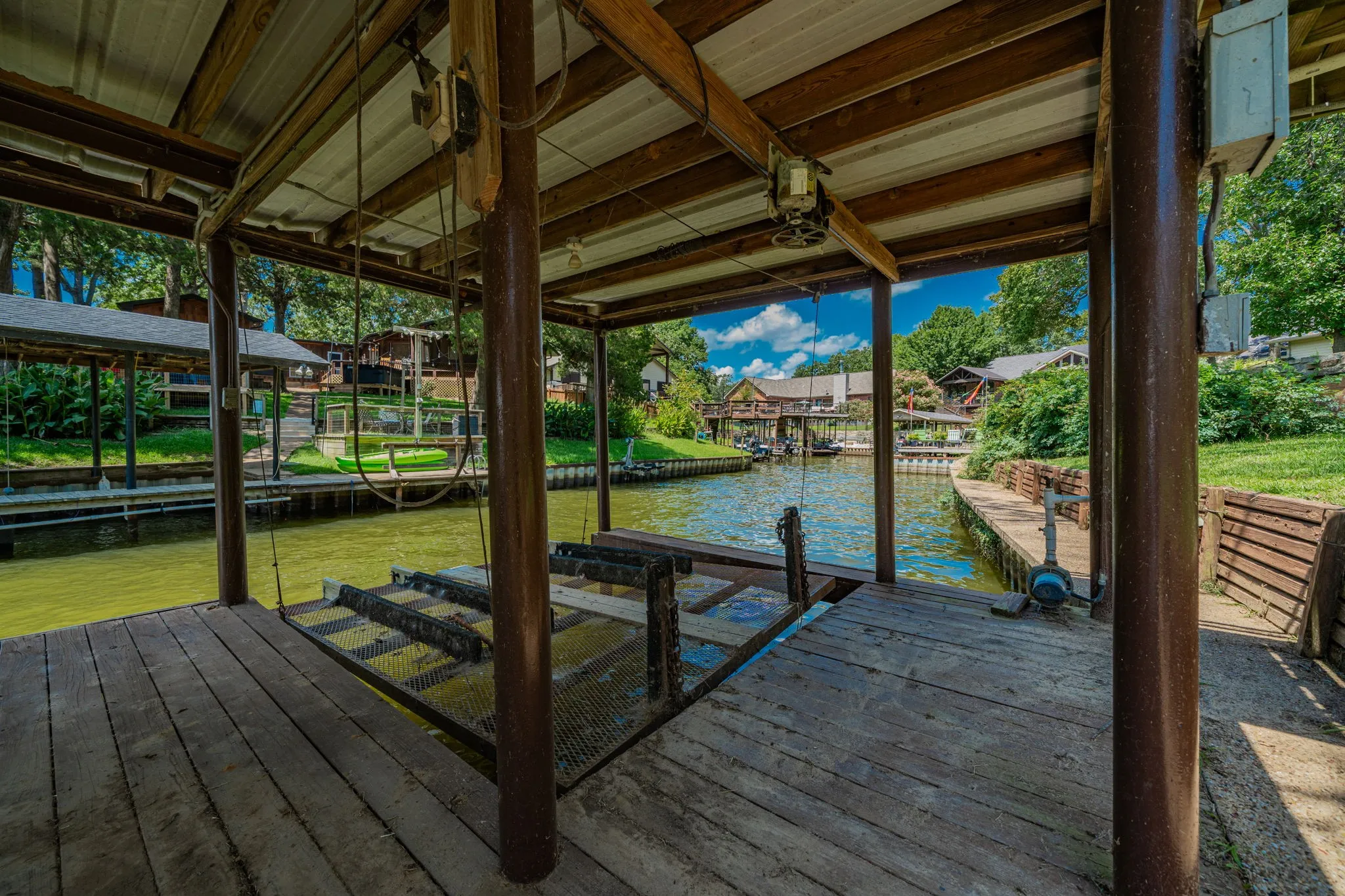 Single Family Residence For Rent in Henderson County , 102 Northwood Place, Enchanted Oaks, Texas 75156, 3 Bedroom, 2 Bathroom, Garage spaces, 2,000 Sqft, built in 1979, mls#21397362, Real Estate Agent in Enchanted Oaks, Homes For Rent in Henderson county, Homes For Rent in Enchanted Oaks, Realtor in Enchanted Oaks Texas, Real Estate Brokerage Independent Realty Texas, Luminita Cordes Realtor
