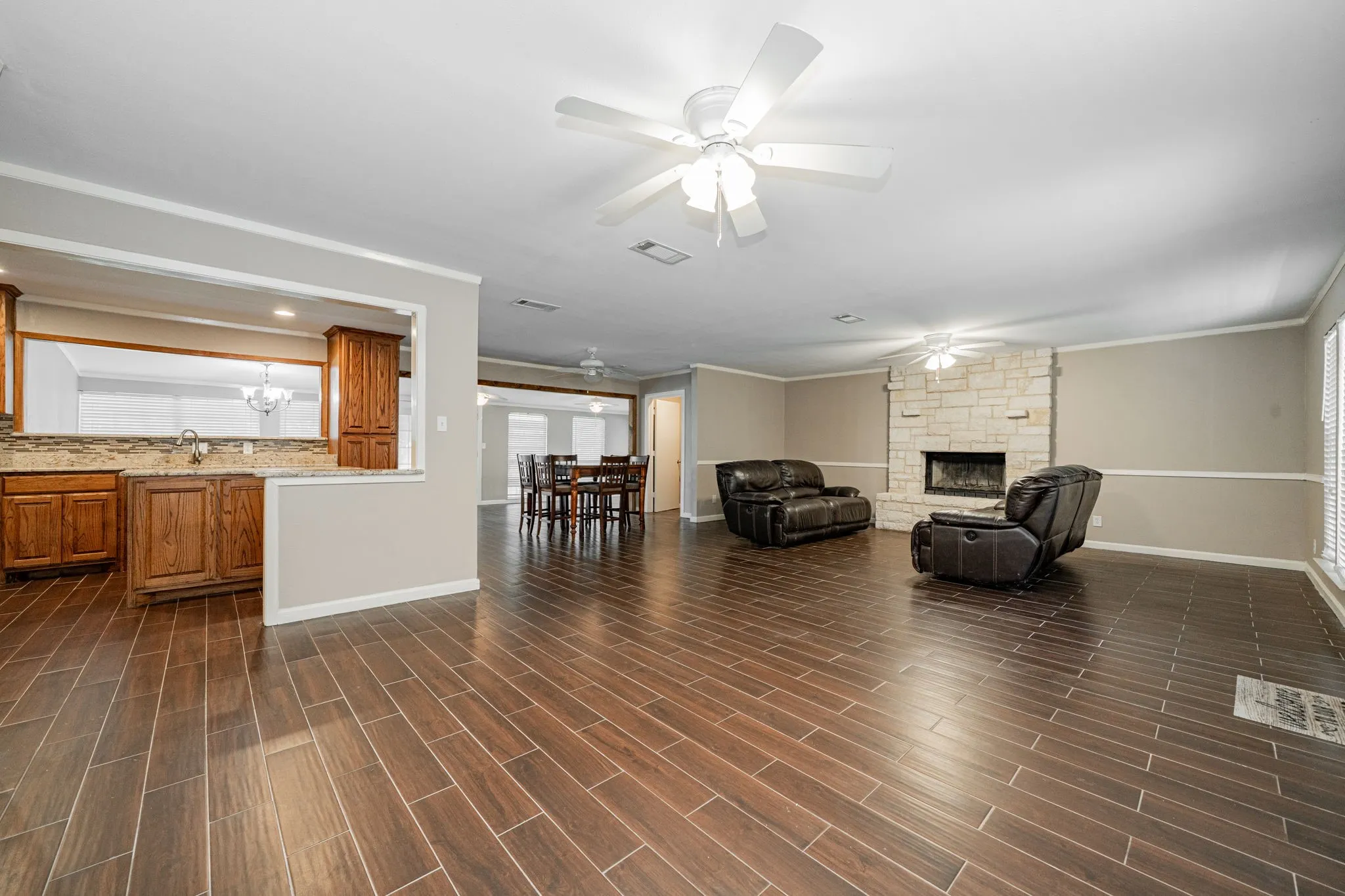 Single Family Residence For Rent in Henderson County , 102 Northwood Place, Enchanted Oaks, Texas 75156, 3 Bedroom, 2 Bathroom, Garage spaces, 2,000 Sqft, built in 1979, mls#21397362, Real Estate Agent in Enchanted Oaks, Homes For Rent in Henderson county, Homes For Rent in Enchanted Oaks, Realtor in Enchanted Oaks Texas, Real Estate Brokerage Independent Realty Texas, Luminita Cordes Realtor