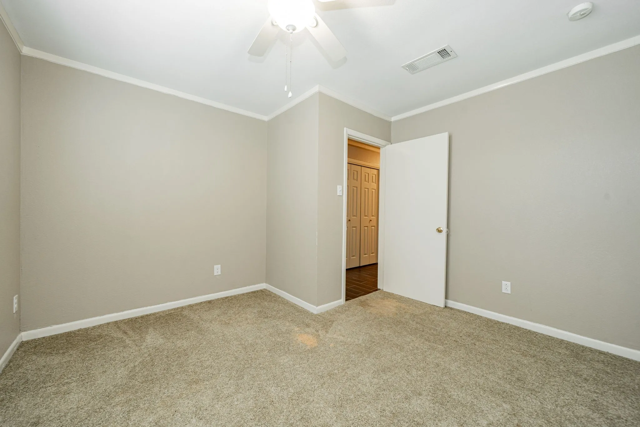 Single Family Residence For Rent in Henderson County , 102 Northwood Place, Enchanted Oaks, Texas 75156, 3 Bedroom, 2 Bathroom, Garage spaces, 2,000 Sqft, built in 1979, mls#21397362, Real Estate Agent in Enchanted Oaks, Homes For Rent in Henderson county, Homes For Rent in Enchanted Oaks, Realtor in Enchanted Oaks Texas, Real Estate Brokerage Independent Realty Texas, Luminita Cordes Realtor