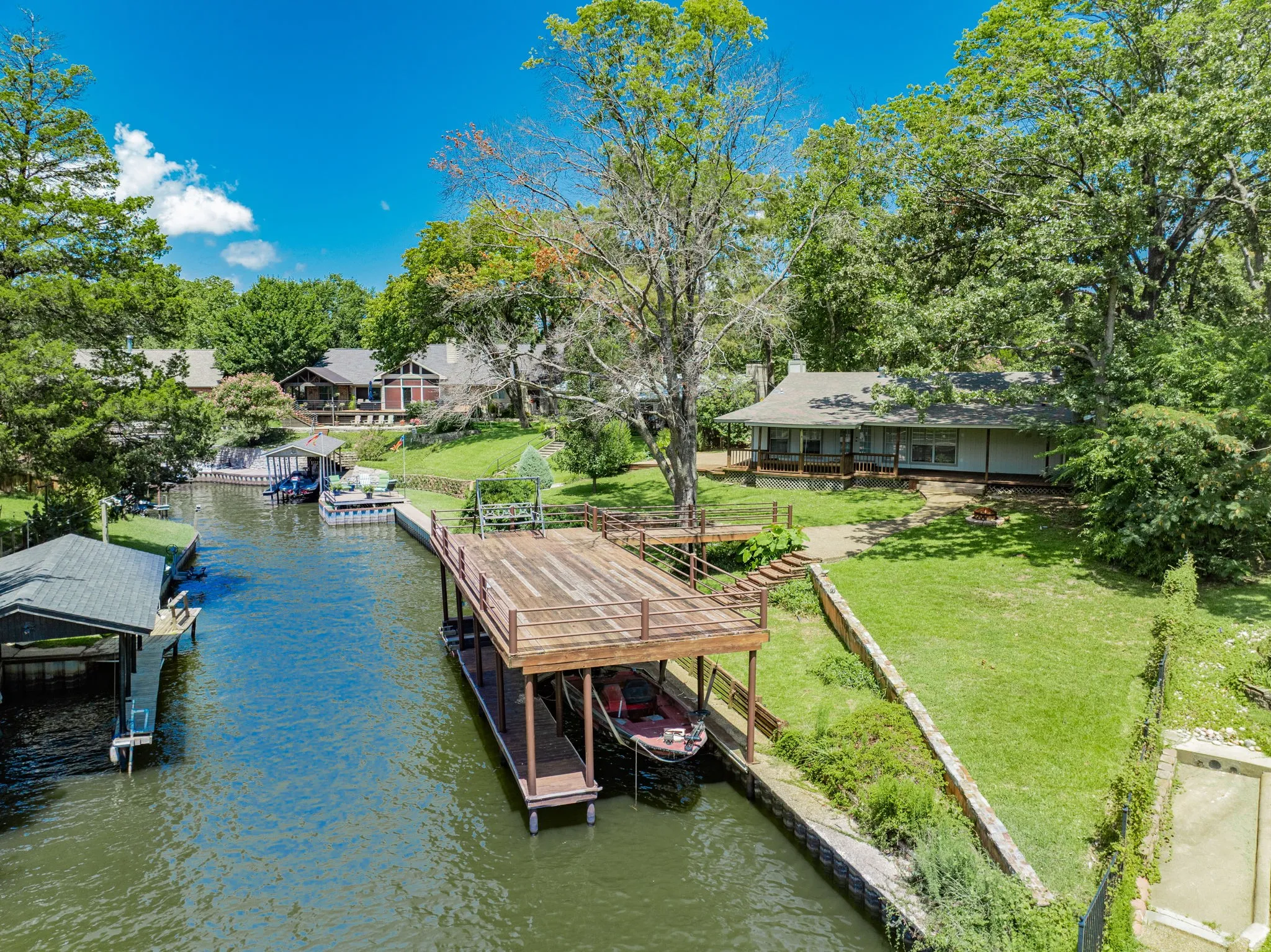Single Family Residence For Rent in Henderson County , 102 Northwood Place, Enchanted Oaks, Texas 75156, 3 Bedroom, 2 Bathroom, Garage spaces, 2,000 Sqft, built in 1979, mls#21397362, Real Estate Agent in Enchanted Oaks, Homes For Rent in Henderson county, Homes For Rent in Enchanted Oaks, Realtor in Enchanted Oaks Texas, Real Estate Brokerage Independent Realty Texas, Luminita Cordes Realtor