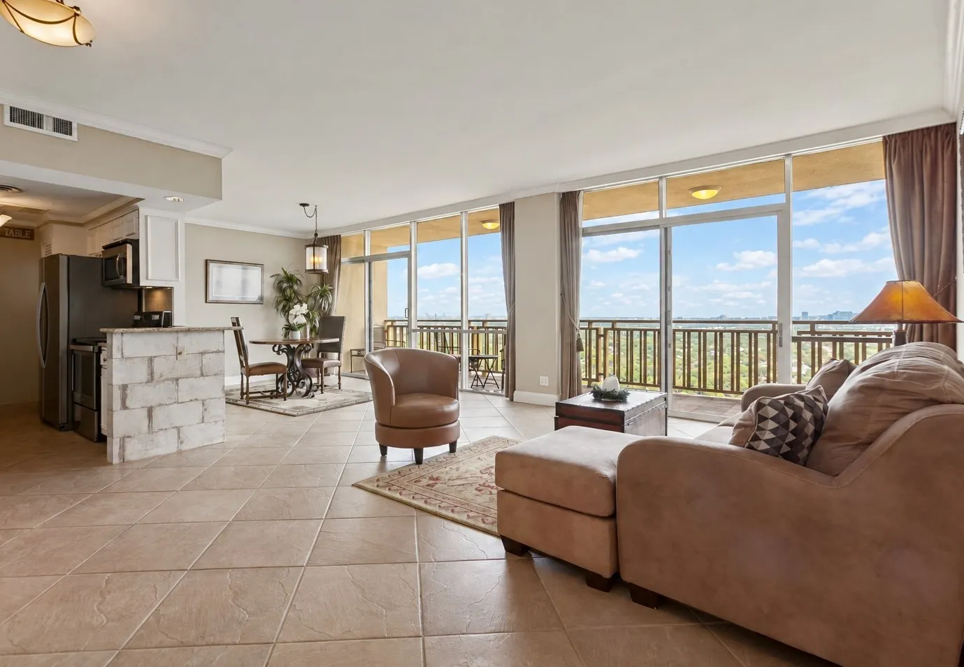 Condominium For Sale in Dallas County , 6211 W Northwest Highway 2702, Dallas, Texas 75225, 2 Bedroom, 2 Bathroom, 1 Garage spaces, 1,130 Sqft, built in 1966, mls#21392310, Real Estate Agent in Dallas, Homes For Sale in Dallas county, Homes For Sale in Dallas, Realtor in Dallas Texas, Real Estate Brokerage Independent Realty Texas, Luminita Cordes Realtor
