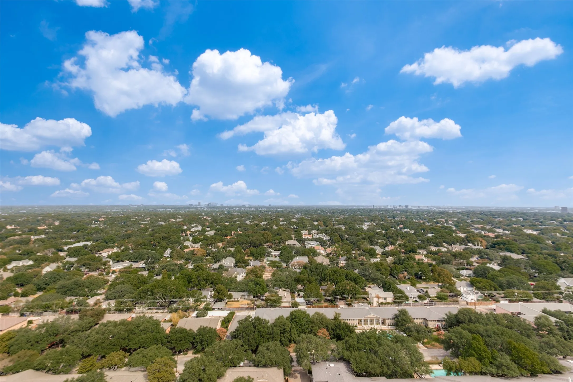 27th-floor views of Preston Hollow and N Dallas