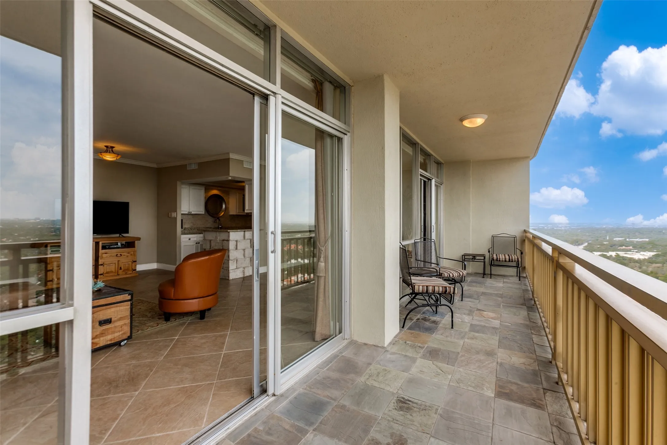 Private 32' tiled balcony
