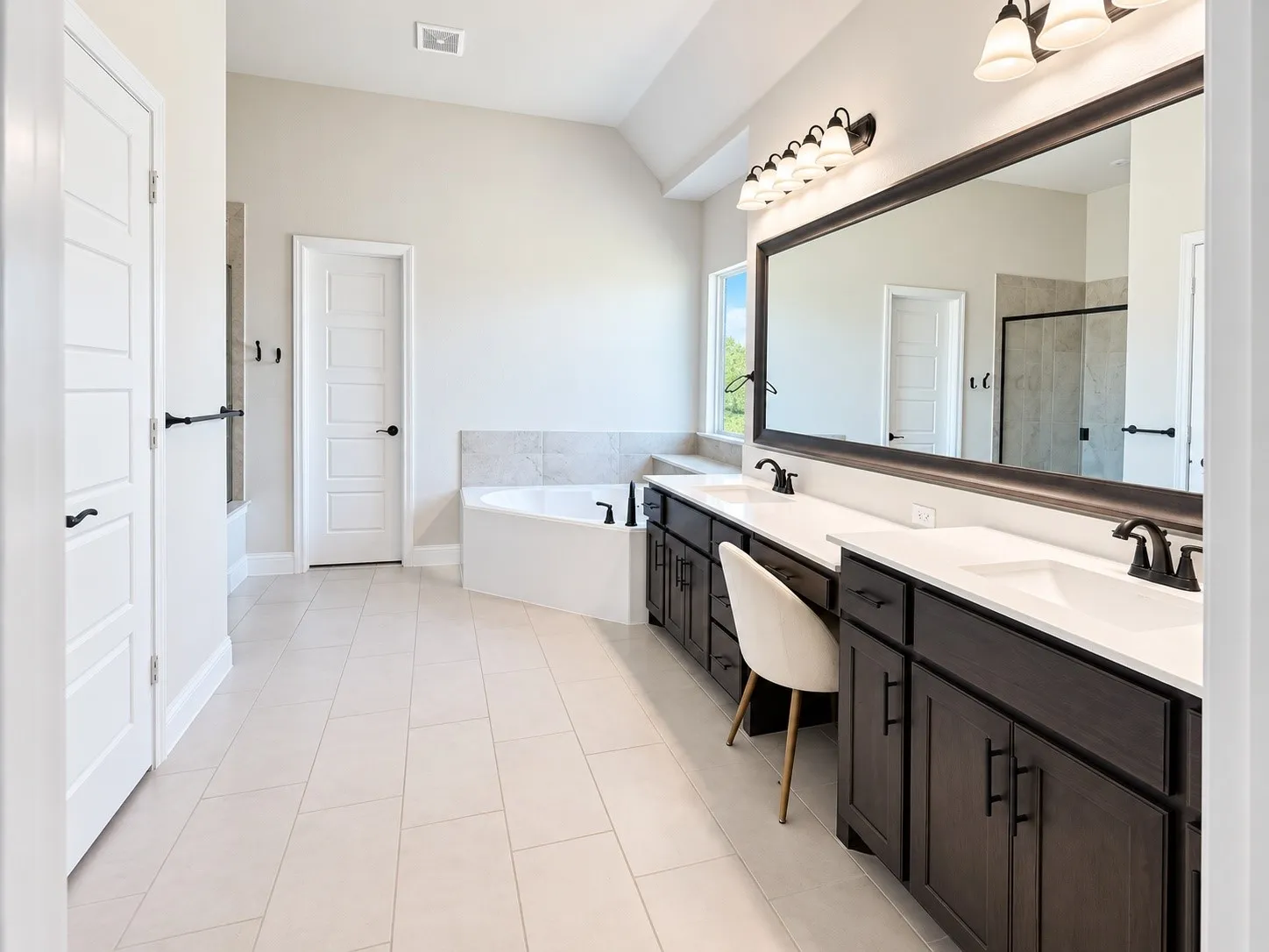 Single Family Residence For Sale in Hood County , 513 River Bank Court, Granbury, Texas 76049, 3 Bedroom, 2 Bathroom, 2 Garage spaces, 2,317 Sqft, built in 2023, mls#21396958, Real Estate Agent in Granbury, Homes For Sale in Hood county, Homes For Sale in Granbury, Realtor in Granbury Texas, Real Estate Brokerage Independent Realty Texas, Luminita Cordes Realtor