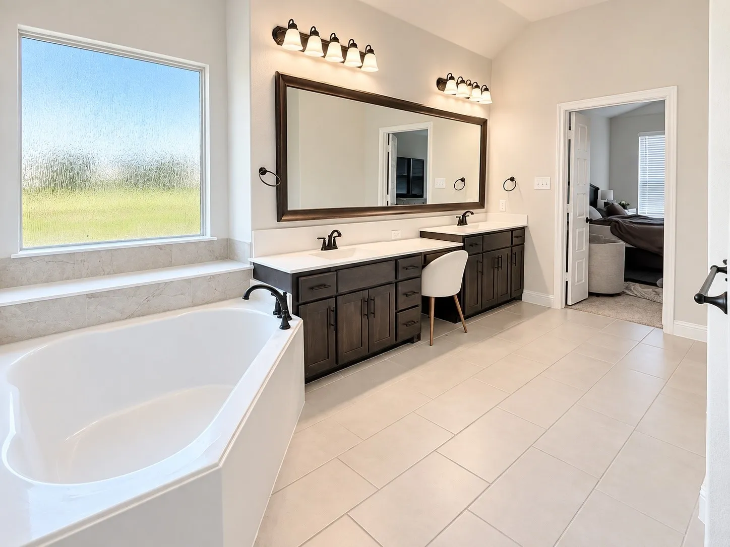 Single Family Residence For Sale in Hood County , 513 River Bank Court, Granbury, Texas 76049, 3 Bedroom, 2 Bathroom, 2 Garage spaces, 2,317 Sqft, built in 2023, mls#21396958, Real Estate Agent in Granbury, Homes For Sale in Hood county, Homes For Sale in Granbury, Realtor in Granbury Texas, Real Estate Brokerage Independent Realty Texas, Luminita Cordes Realtor