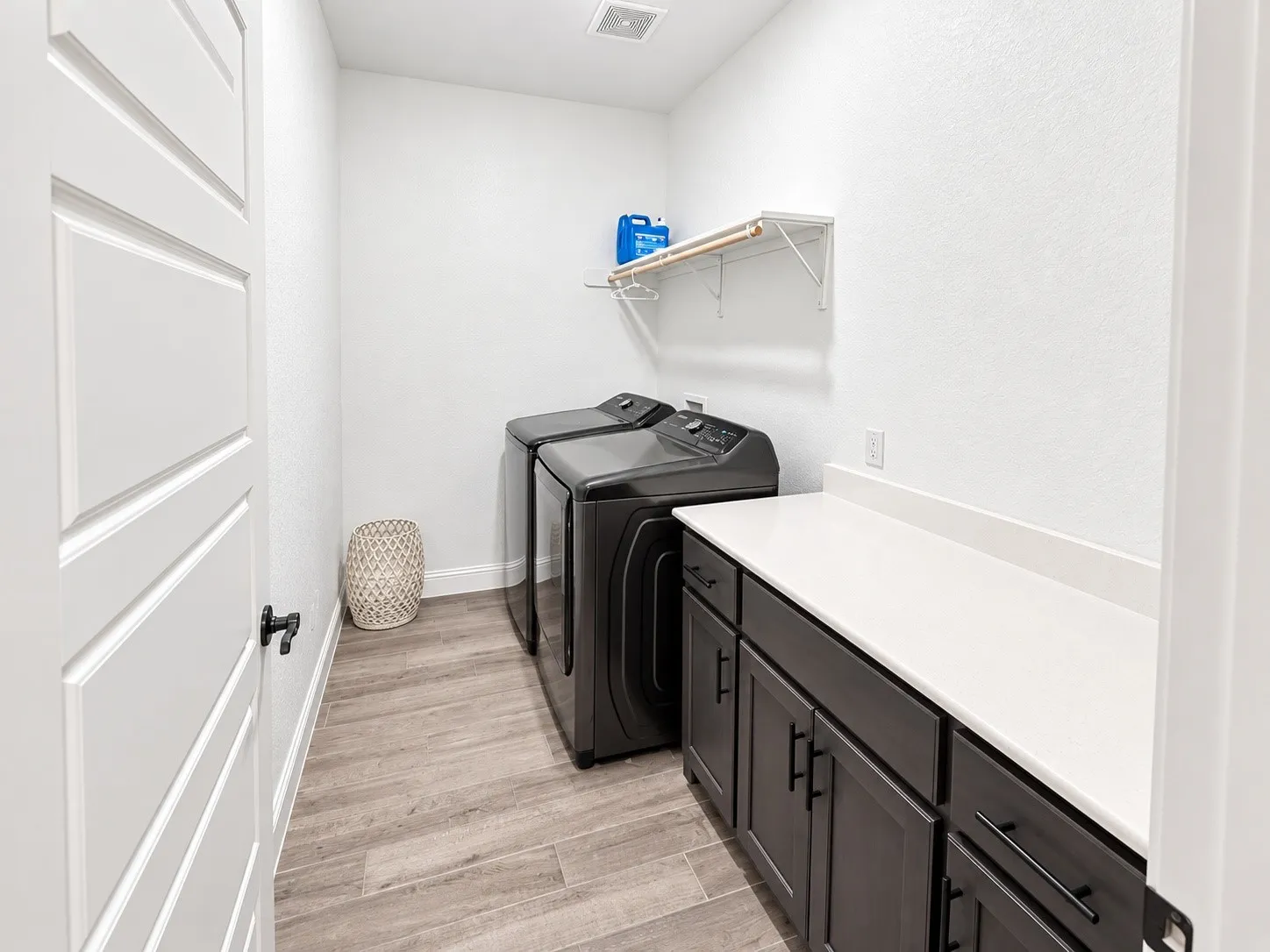 Single Family Residence For Sale in Hood County , 513 River Bank Court, Granbury, Texas 76049, 3 Bedroom, 2 Bathroom, 2 Garage spaces, 2,317 Sqft, built in 2023, mls#21396958, Real Estate Agent in Granbury, Homes For Sale in Hood county, Homes For Sale in Granbury, Realtor in Granbury Texas, Real Estate Brokerage Independent Realty Texas, Luminita Cordes Realtor