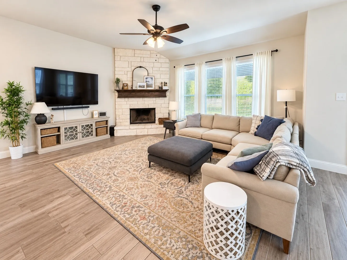 Single Family Residence For Sale in Hood County , 513 River Bank Court, Granbury, Texas 76049, 3 Bedroom, 2 Bathroom, 2 Garage spaces, 2,317 Sqft, built in 2023, mls#21396958, Real Estate Agent in Granbury, Homes For Sale in Hood county, Homes For Sale in Granbury, Realtor in Granbury Texas, Real Estate Brokerage Independent Realty Texas, Luminita Cordes Realtor