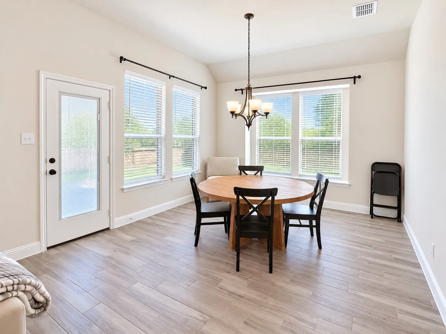 Single Family Residence For Sale in Hood County , 513 River Bank Court, Granbury, Texas 76049, 3 Bedroom, 2 Bathroom, 2 Garage spaces, 2,317 Sqft, built in 2023, mls#21396958, Real Estate Agent in Granbury, Homes For Sale in Hood county, Homes For Sale in Granbury, Realtor in Granbury Texas, Real Estate Brokerage Independent Realty Texas, Luminita Cordes Realtor