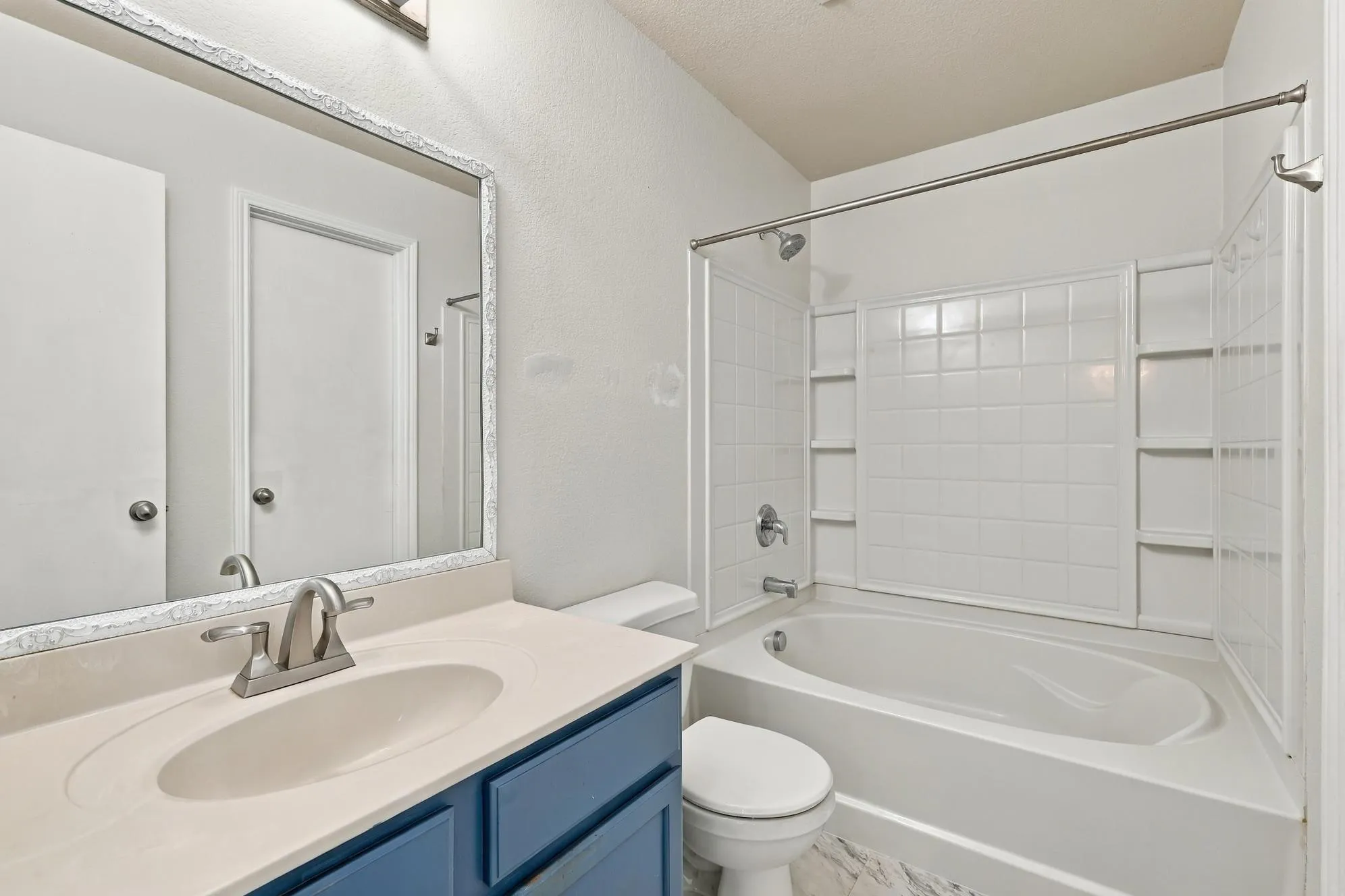 Single Family Residence For Sale in Tarrant County , 729 Rio Bravo Drive, Fort Worth, Texas 76052, 3 Bedroom, 2 Bathroom, 2 Garage spaces, 1,382 Sqft, built in 2008, mls#21395320, Real Estate Agent in Fort Worth, Homes For Sale in Tarrant county, Homes For Sale in Fort Worth, Realtor in Fort Worth Texas, Real Estate Brokerage Independent Realty Texas, Luminita Cordes Realtor