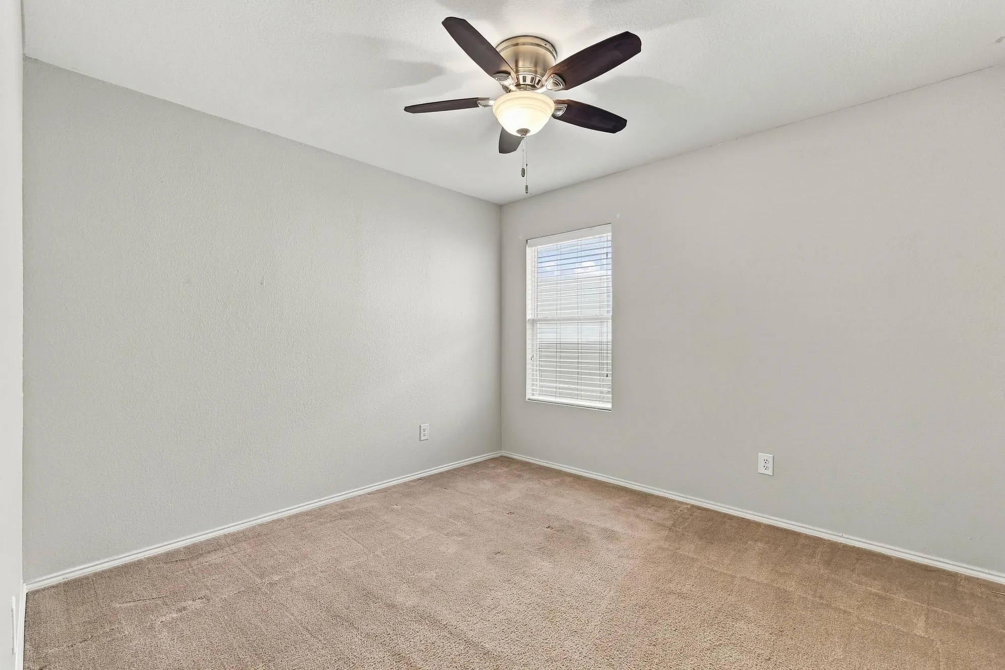 Single Family Residence For Sale in Tarrant County , 729 Rio Bravo Drive, Fort Worth, Texas 76052, 3 Bedroom, 2 Bathroom, 2 Garage spaces, 1,382 Sqft, built in 2008, mls#21395320, Real Estate Agent in Fort Worth, Homes For Sale in Tarrant county, Homes For Sale in Fort Worth, Realtor in Fort Worth Texas, Real Estate Brokerage Independent Realty Texas, Luminita Cordes Realtor