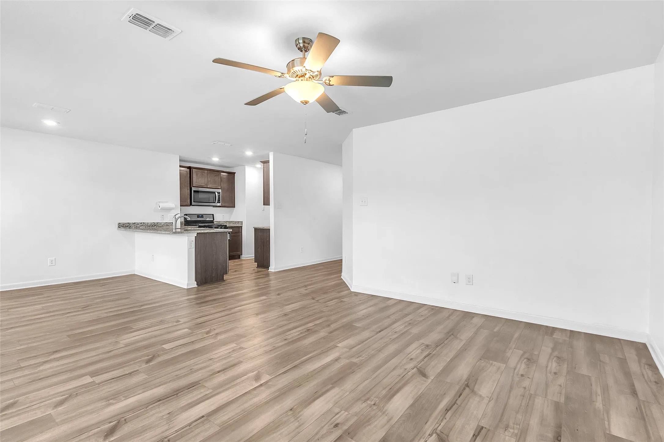 Single Family Residence For Rent in Kaufman County , 3083 Chillingham Drive, Forney, Texas 75126, 3 Bedroom, 2 Bathroom, 2 Garage spaces, 1,224 Sqft, built in 2022, mls#21397437, Real Estate Agent in Forney, Homes For Rent in Kaufman county, Homes For Rent in Forney, Realtor in Forney Texas, Real Estate Brokerage Independent Realty Texas, Luminita Cordes Realtor