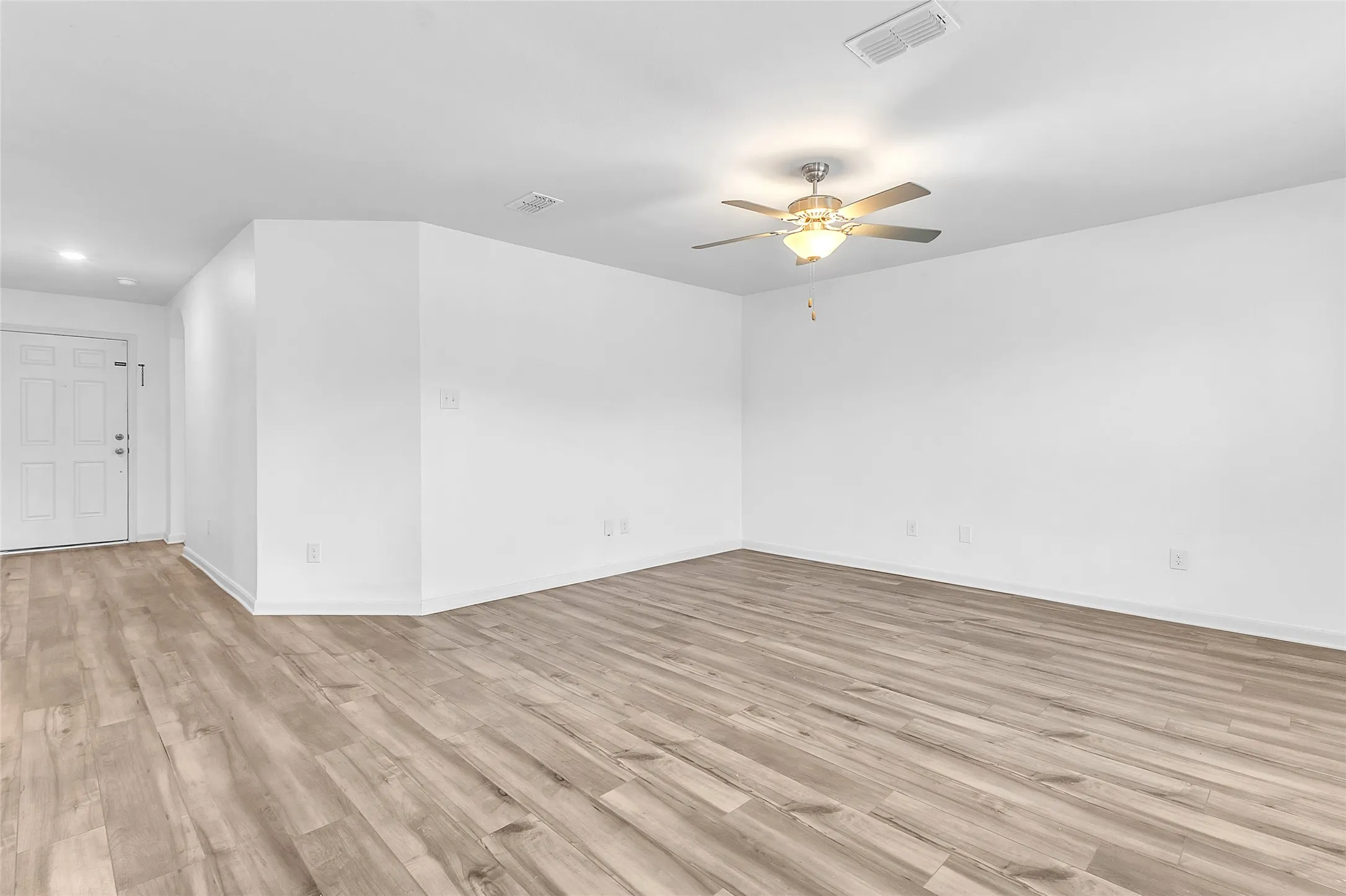 Single Family Residence For Rent in Kaufman County , 3083 Chillingham Drive, Forney, Texas 75126, 3 Bedroom, 2 Bathroom, 2 Garage spaces, 1,224 Sqft, built in 2022, mls#21397437, Real Estate Agent in Forney, Homes For Rent in Kaufman county, Homes For Rent in Forney, Realtor in Forney Texas, Real Estate Brokerage Independent Realty Texas, Luminita Cordes Realtor