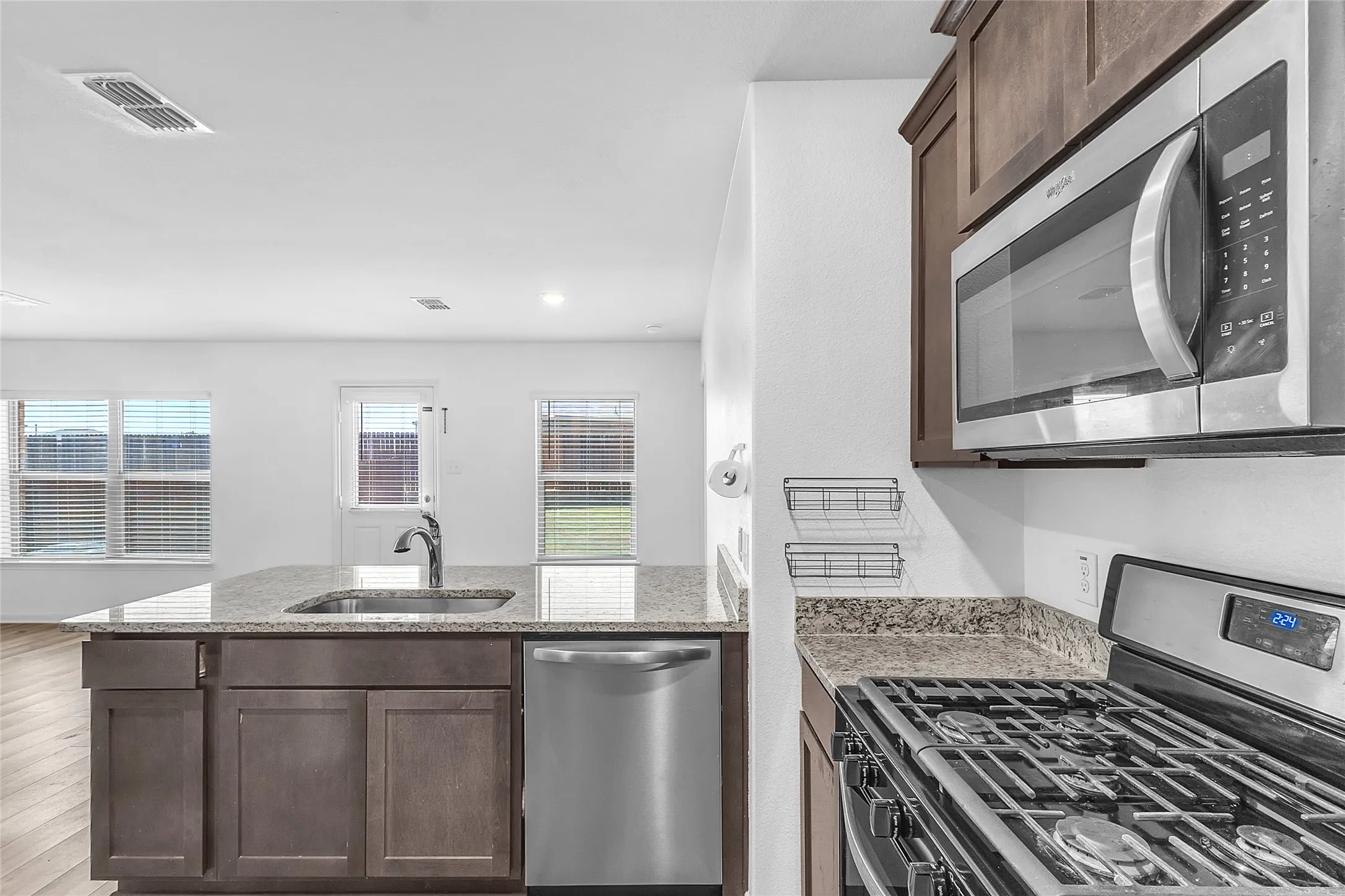 Single Family Residence For Rent in Kaufman County , 3083 Chillingham Drive, Forney, Texas 75126, 3 Bedroom, 2 Bathroom, 2 Garage spaces, 1,224 Sqft, built in 2022, mls#21397437, Real Estate Agent in Forney, Homes For Rent in Kaufman county, Homes For Rent in Forney, Realtor in Forney Texas, Real Estate Brokerage Independent Realty Texas, Luminita Cordes Realtor