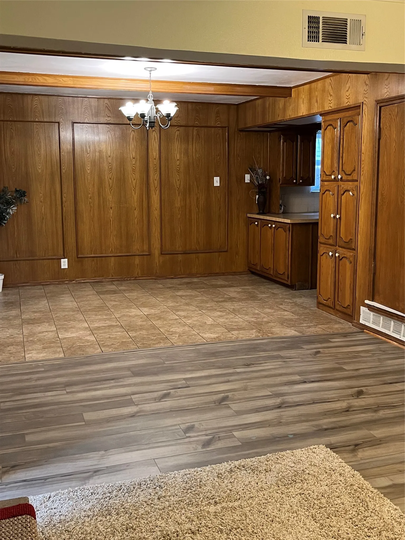 Single Family Residence For Rent in Dallas County , 13515 Charcoal Lane, Farmers Branch, Texas 75234, 3 Bedroom, 2 Bathroom, 2 Garage spaces, 1,265 Sqft, built in 1959, mls#21395063, Real Estate Agent in Farmers Branch, Homes For Rent in Dallas county, Homes For Rent in Farmers Branch, Realtor in Farmers Branch Texas, Real Estate Brokerage Independent Realty Texas, Luminita Cordes Realtor