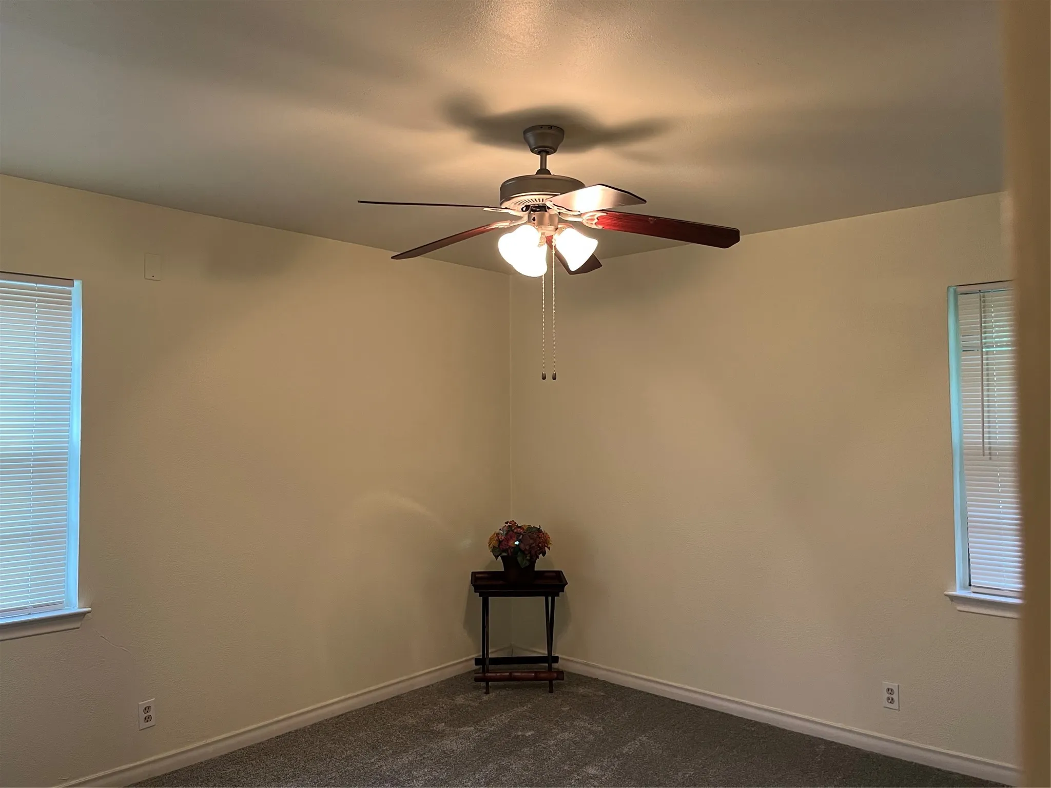 Single Family Residence For Rent in Dallas County , 13515 Charcoal Lane, Farmers Branch, Texas 75234, 3 Bedroom, 2 Bathroom, 2 Garage spaces, 1,265 Sqft, built in 1959, mls#21395063, Real Estate Agent in Farmers Branch, Homes For Rent in Dallas county, Homes For Rent in Farmers Branch, Realtor in Farmers Branch Texas, Real Estate Brokerage Independent Realty Texas, Luminita Cordes Realtor