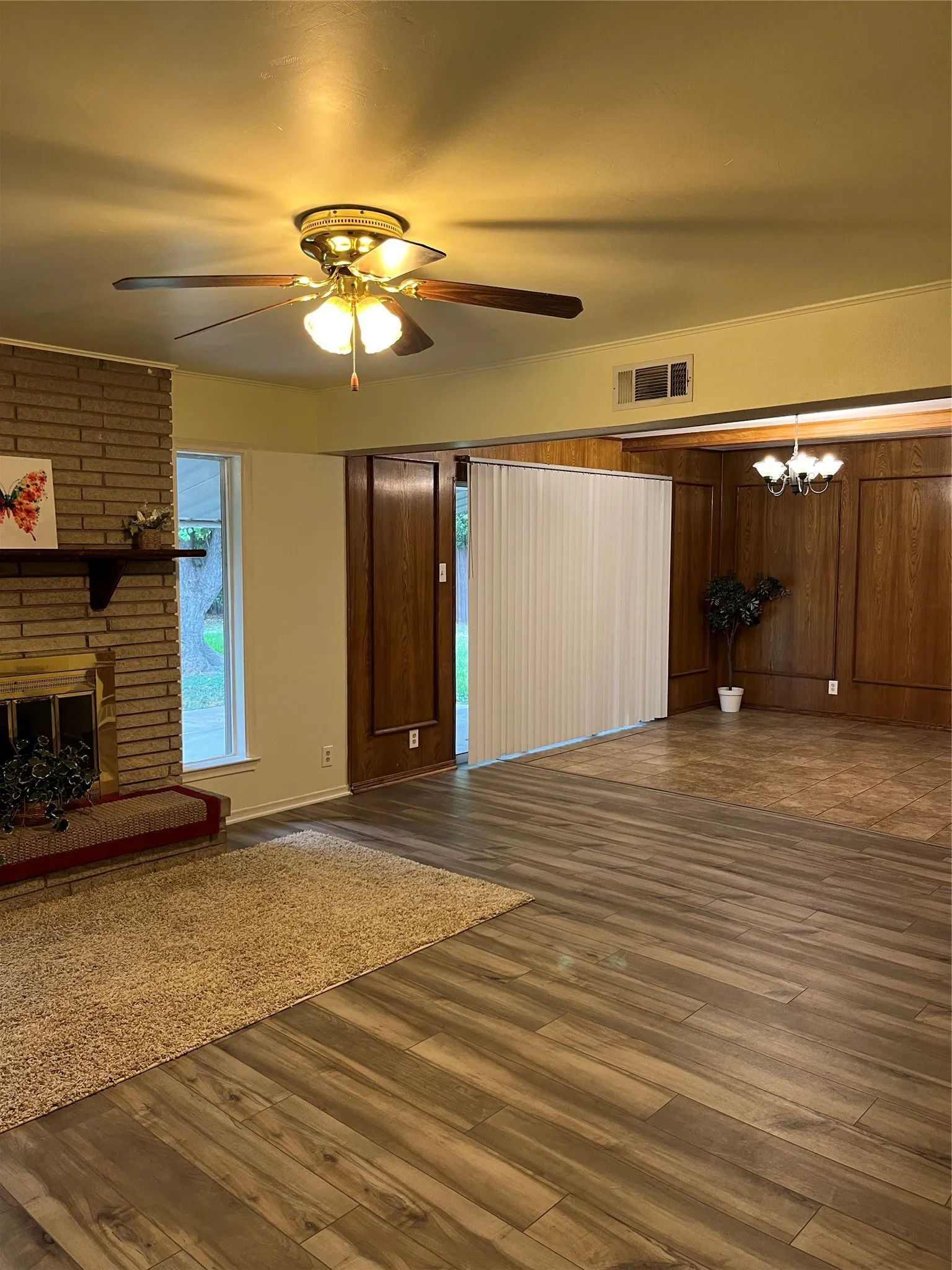 Single Family Residence For Rent in Dallas County , 13515 Charcoal Lane, Farmers Branch, Texas 75234, 3 Bedroom, 2 Bathroom, 2 Garage spaces, 1,265 Sqft, built in 1959, mls#21395063, Real Estate Agent in Farmers Branch, Homes For Rent in Dallas county, Homes For Rent in Farmers Branch, Realtor in Farmers Branch Texas, Real Estate Brokerage Independent Realty Texas, Luminita Cordes Realtor