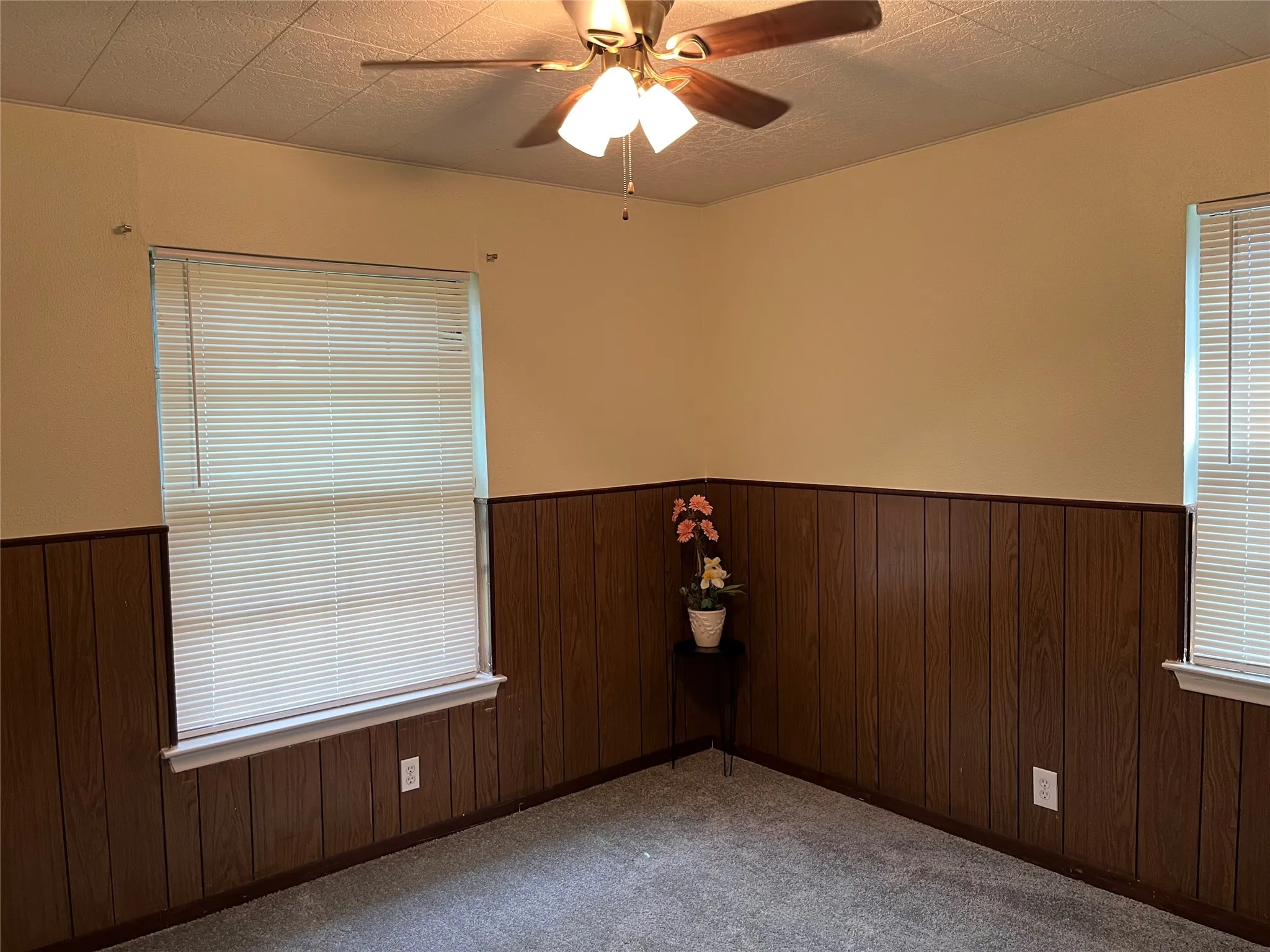Single Family Residence For Rent in Dallas County , 13515 Charcoal Lane, Farmers Branch, Texas 75234, 3 Bedroom, 2 Bathroom, 2 Garage spaces, 1,265 Sqft, built in 1959, mls#21395063, Real Estate Agent in Farmers Branch, Homes For Rent in Dallas county, Homes For Rent in Farmers Branch, Realtor in Farmers Branch Texas, Real Estate Brokerage Independent Realty Texas, Luminita Cordes Realtor
