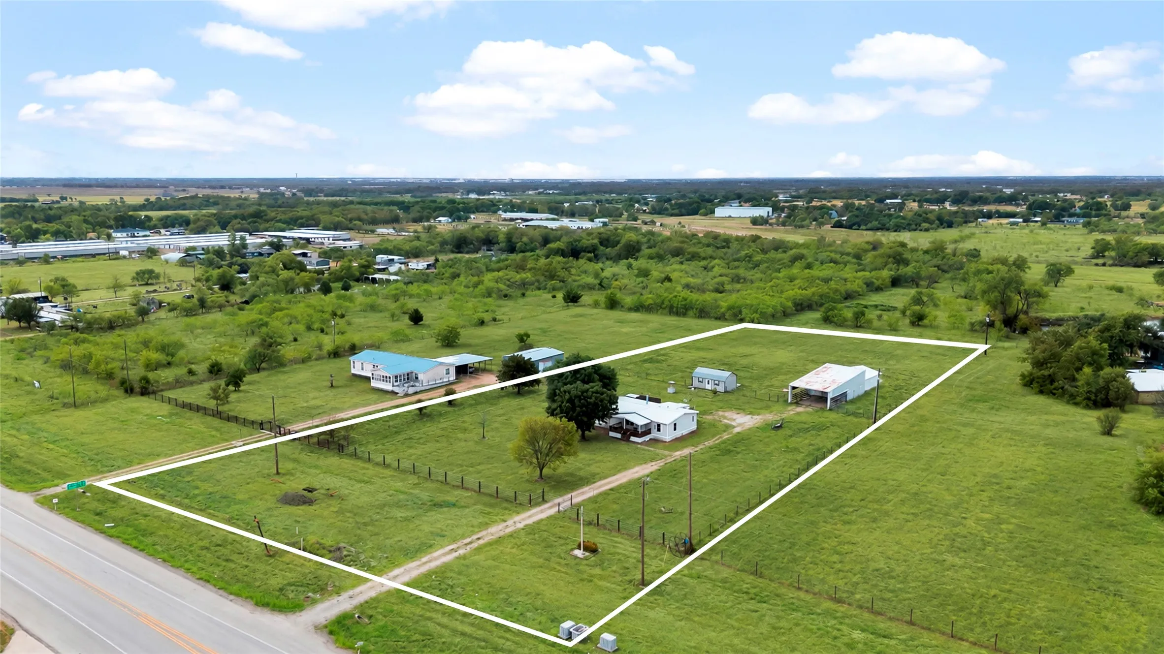 Business For Rent in Kaufman County , 15693 State Highway 205, Terrell, Texas 75160, 0, 0, Garage spaces, 1,400 Sqft, built in 1997, mls#21374636, Real Estate Agent in Terrell, Homes For Rent in Kaufman county, Homes For Rent in Terrell, Realtor in Terrell Texas, Real Estate Brokerage Independent Realty Texas, Luminita Cordes Realtor