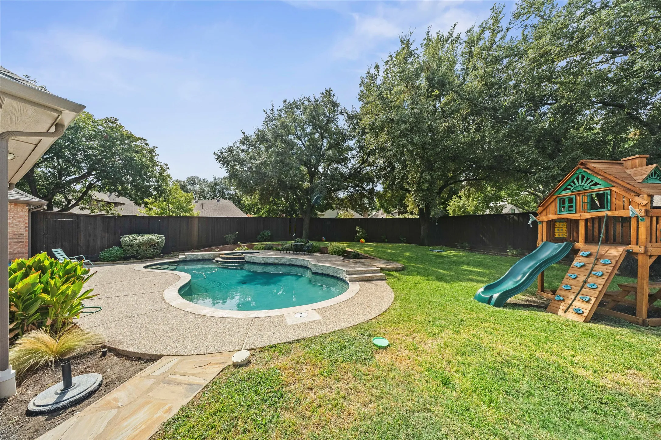Single Family Residence For Sale in Dallas County , 177 Asher Court, Coppell, Texas 75019, 4 Bedroom, 3 Bathroom, 2 Garage spaces, 3,599 Sqft, built in 1991, mls#21397442, Real Estate Agent in Coppell, Homes For Sale in Dallas county, Homes For Sale in Coppell, Realtor in Coppell Texas, Real Estate Brokerage Independent Realty Texas, Luminita Cordes Realtor