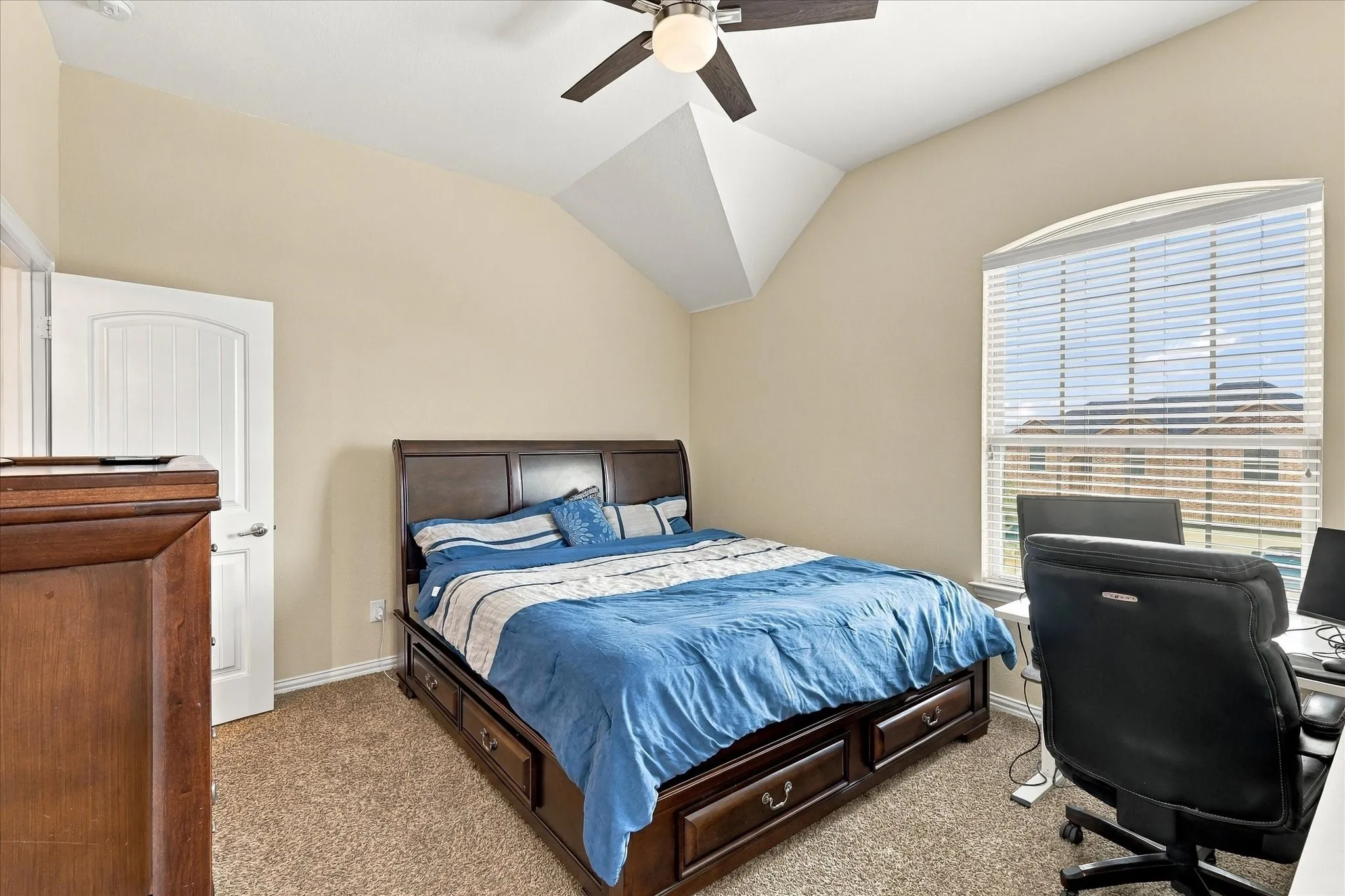 Single Family Residence For Sale in Denton County , 901 Hartford Court, Roanoke, Texas 76262, 4 Bedroom, 3 Bathroom, 2 Garage spaces, 4,075 Sqft, built in 2015, mls#21385687, Real Estate Agent in Roanoke, Homes For Sale in Denton county, Homes For Sale in Roanoke, Realtor in Roanoke Texas, Real Estate Brokerage Independent Realty Texas, Luminita Cordes Realtor