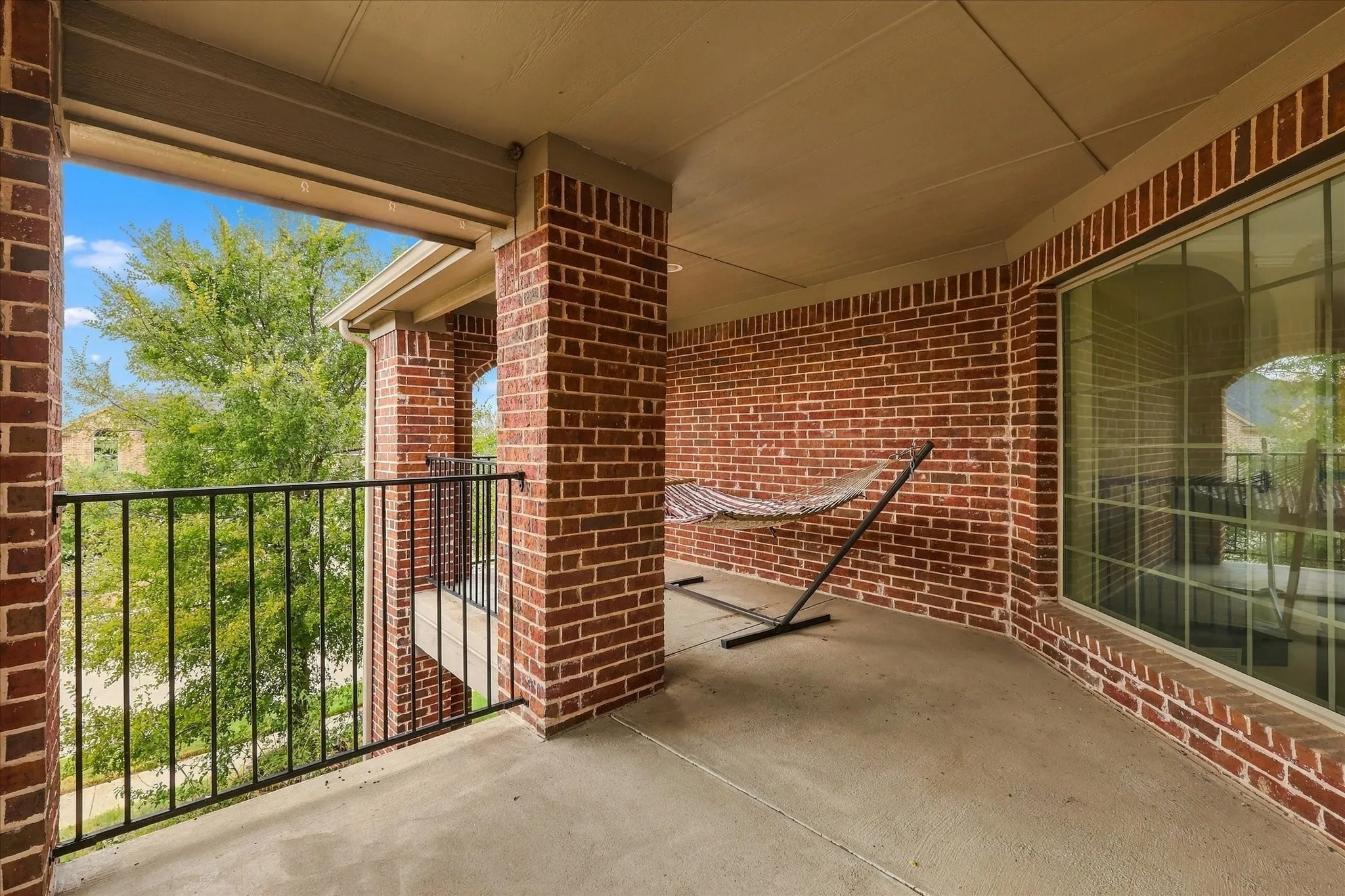 Single Family Residence For Sale in Denton County , 901 Hartford Court, Roanoke, Texas 76262, 4 Bedroom, 3 Bathroom, 2 Garage spaces, 4,075 Sqft, built in 2015, mls#21385687, Real Estate Agent in Roanoke, Homes For Sale in Denton county, Homes For Sale in Roanoke, Realtor in Roanoke Texas, Real Estate Brokerage Independent Realty Texas, Luminita Cordes Realtor
