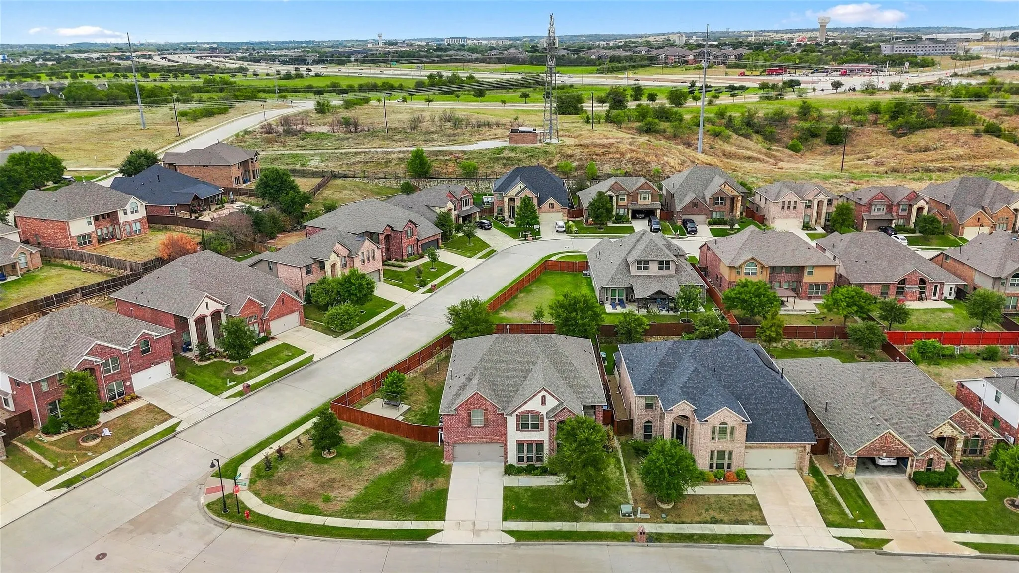Single Family Residence For Sale in Denton County , 901 Hartford Court, Roanoke, Texas 76262, 4 Bedroom, 3 Bathroom, 2 Garage spaces, 4,075 Sqft, built in 2015, mls#21385687, Real Estate Agent in Roanoke, Homes For Sale in Denton county, Homes For Sale in Roanoke, Realtor in Roanoke Texas, Real Estate Brokerage Independent Realty Texas, Luminita Cordes Realtor