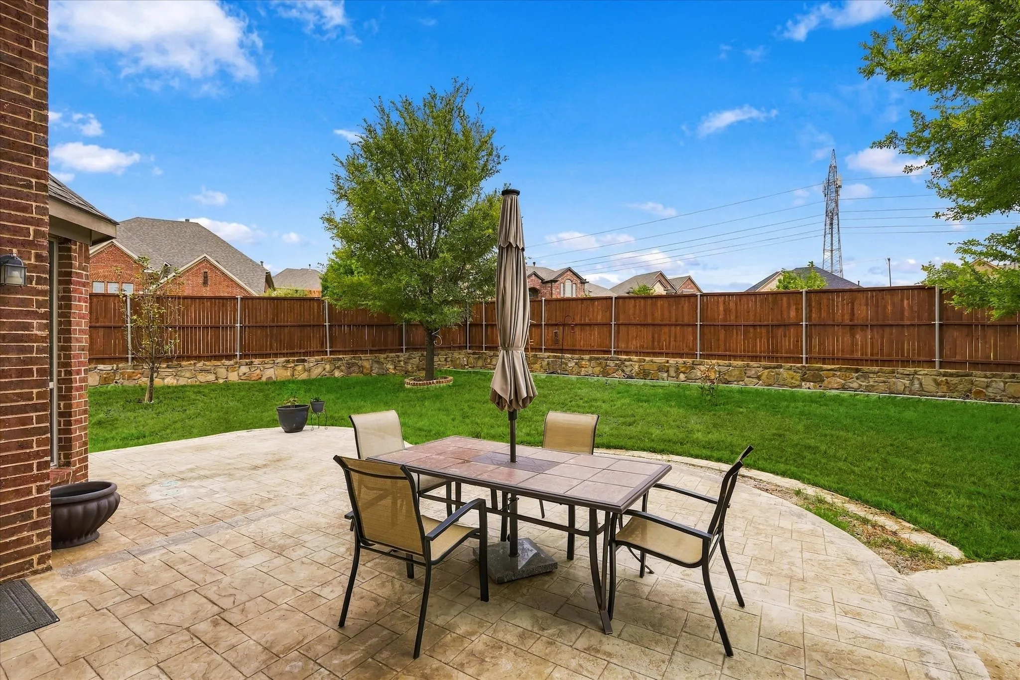 Single Family Residence For Sale in Denton County , 901 Hartford Court, Roanoke, Texas 76262, 4 Bedroom, 3 Bathroom, 2 Garage spaces, 4,075 Sqft, built in 2015, mls#21385687, Real Estate Agent in Roanoke, Homes For Sale in Denton county, Homes For Sale in Roanoke, Realtor in Roanoke Texas, Real Estate Brokerage Independent Realty Texas, Luminita Cordes Realtor