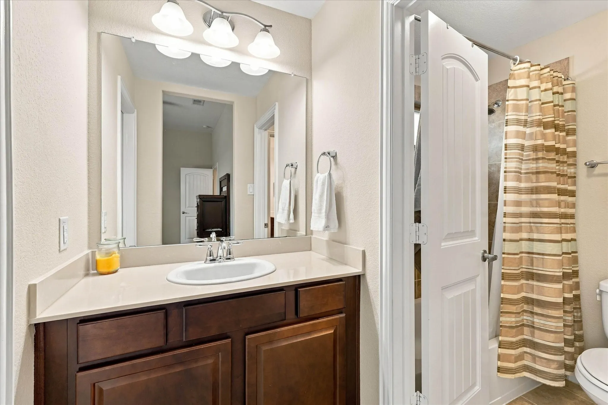 Single Family Residence For Sale in Denton County , 901 Hartford Court, Roanoke, Texas 76262, 4 Bedroom, 3 Bathroom, 2 Garage spaces, 4,075 Sqft, built in 2015, mls#21385687, Real Estate Agent in Roanoke, Homes For Sale in Denton county, Homes For Sale in Roanoke, Realtor in Roanoke Texas, Real Estate Brokerage Independent Realty Texas, Luminita Cordes Realtor