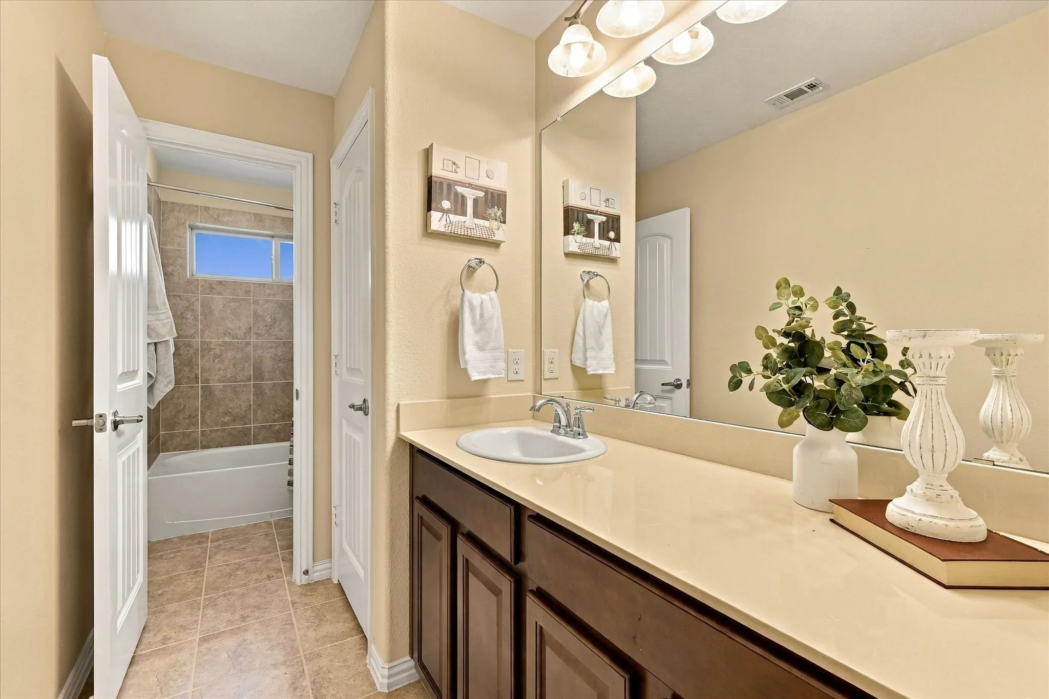 Single Family Residence For Sale in Denton County , 901 Hartford Court, Roanoke, Texas 76262, 4 Bedroom, 3 Bathroom, 2 Garage spaces, 4,075 Sqft, built in 2015, mls#21385687, Real Estate Agent in Roanoke, Homes For Sale in Denton county, Homes For Sale in Roanoke, Realtor in Roanoke Texas, Real Estate Brokerage Independent Realty Texas, Luminita Cordes Realtor