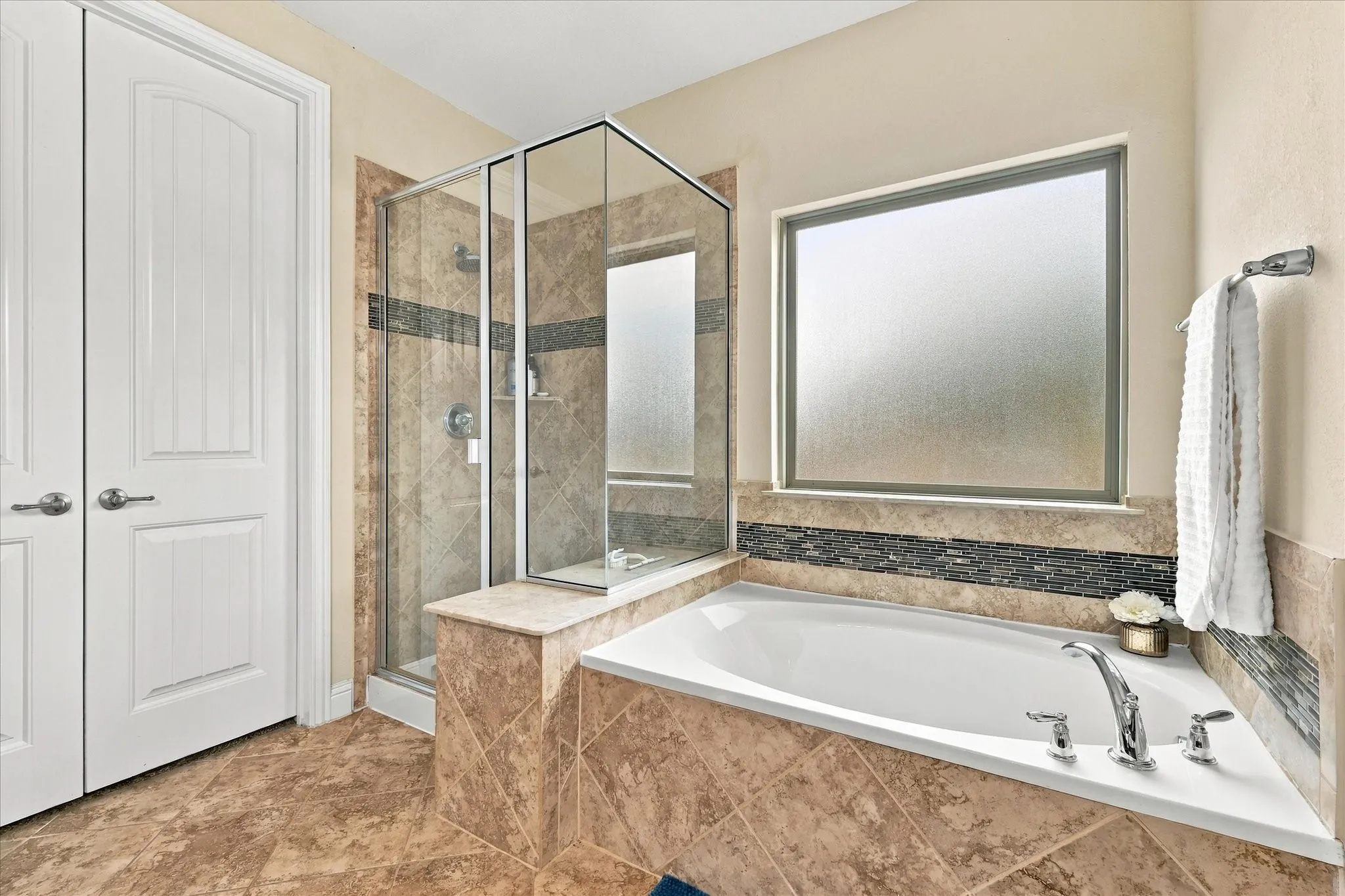 Single Family Residence For Sale in Denton County , 901 Hartford Court, Roanoke, Texas 76262, 4 Bedroom, 3 Bathroom, 2 Garage spaces, 4,075 Sqft, built in 2015, mls#21385687, Real Estate Agent in Roanoke, Homes For Sale in Denton county, Homes For Sale in Roanoke, Realtor in Roanoke Texas, Real Estate Brokerage Independent Realty Texas, Luminita Cordes Realtor