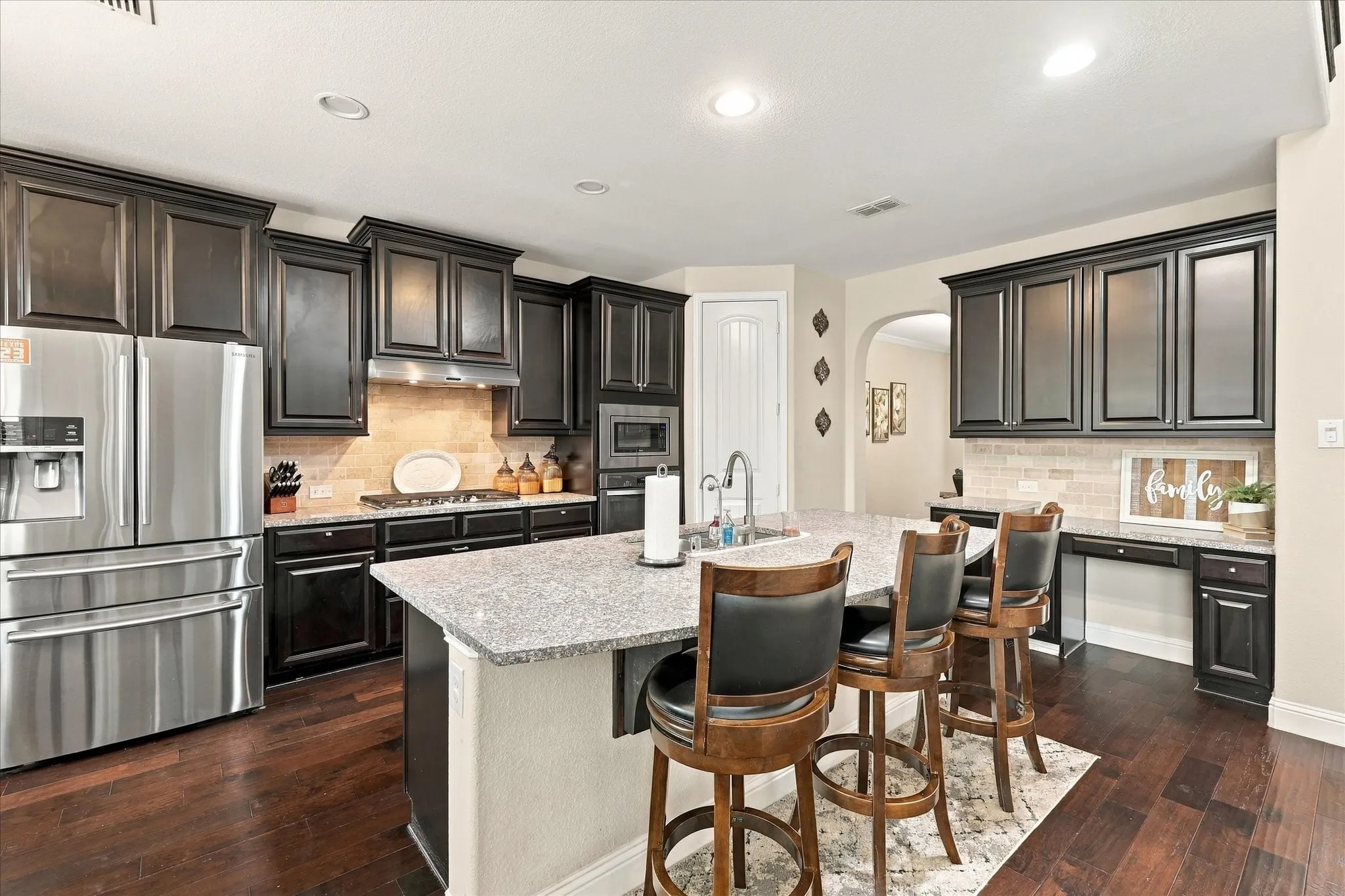 Single Family Residence For Sale in Denton County , 901 Hartford Court, Roanoke, Texas 76262, 4 Bedroom, 3 Bathroom, 2 Garage spaces, 4,075 Sqft, built in 2015, mls#21385687, Real Estate Agent in Roanoke, Homes For Sale in Denton county, Homes For Sale in Roanoke, Realtor in Roanoke Texas, Real Estate Brokerage Independent Realty Texas, Luminita Cordes Realtor
