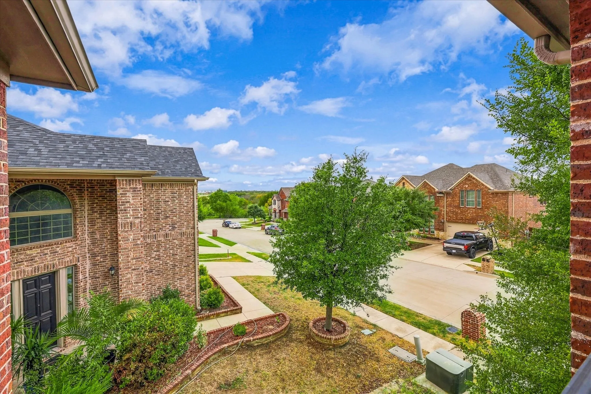 Single Family Residence For Sale in Denton County , 901 Hartford Court, Roanoke, Texas 76262, 4 Bedroom, 3 Bathroom, 2 Garage spaces, 4,075 Sqft, built in 2015, mls#21385687, Real Estate Agent in Roanoke, Homes For Sale in Denton county, Homes For Sale in Roanoke, Realtor in Roanoke Texas, Real Estate Brokerage Independent Realty Texas, Luminita Cordes Realtor