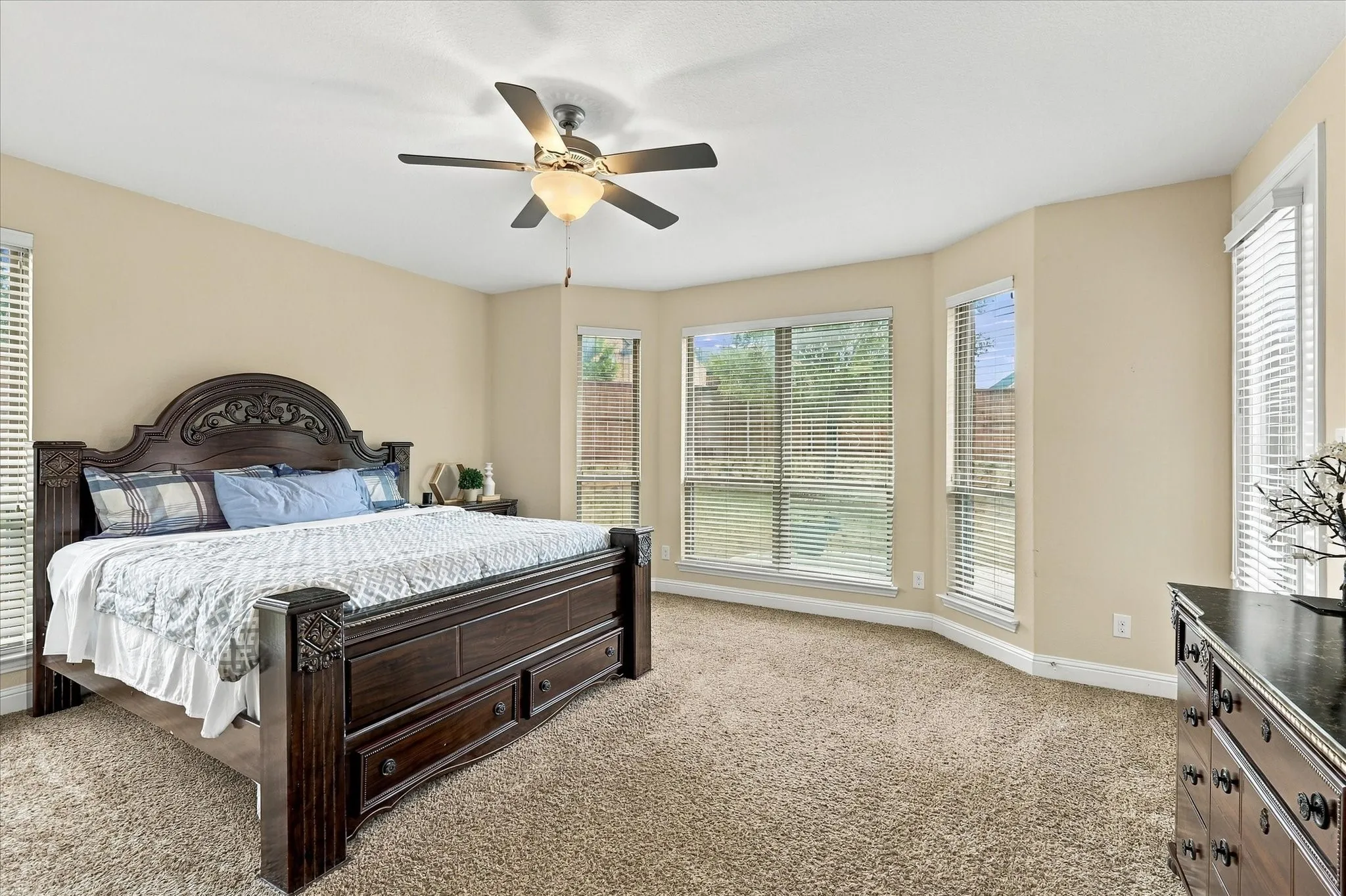 Single Family Residence For Sale in Denton County , 901 Hartford Court, Roanoke, Texas 76262, 4 Bedroom, 3 Bathroom, 2 Garage spaces, 4,075 Sqft, built in 2015, mls#21385687, Real Estate Agent in Roanoke, Homes For Sale in Denton county, Homes For Sale in Roanoke, Realtor in Roanoke Texas, Real Estate Brokerage Independent Realty Texas, Luminita Cordes Realtor