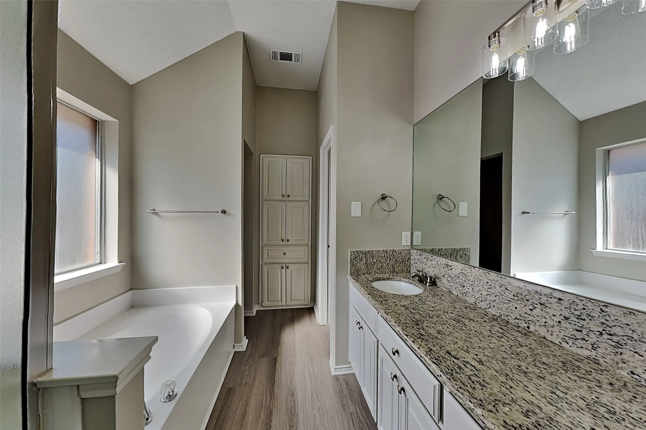 Single Family Residence For Rent in Tarrant County , 8908 Saranac Trail, Fort Worth, Texas 76118, 3 Bedroom, 2 Bathroom, 2 Garage spaces, 1,814 Sqft, built in 2001, mls#21397441, Real Estate Agent in Fort Worth, Homes For Rent in Tarrant county, Homes For Rent in Fort Worth, Realtor in Fort Worth Texas, Real Estate Brokerage Independent Realty Texas, Luminita Cordes Realtor