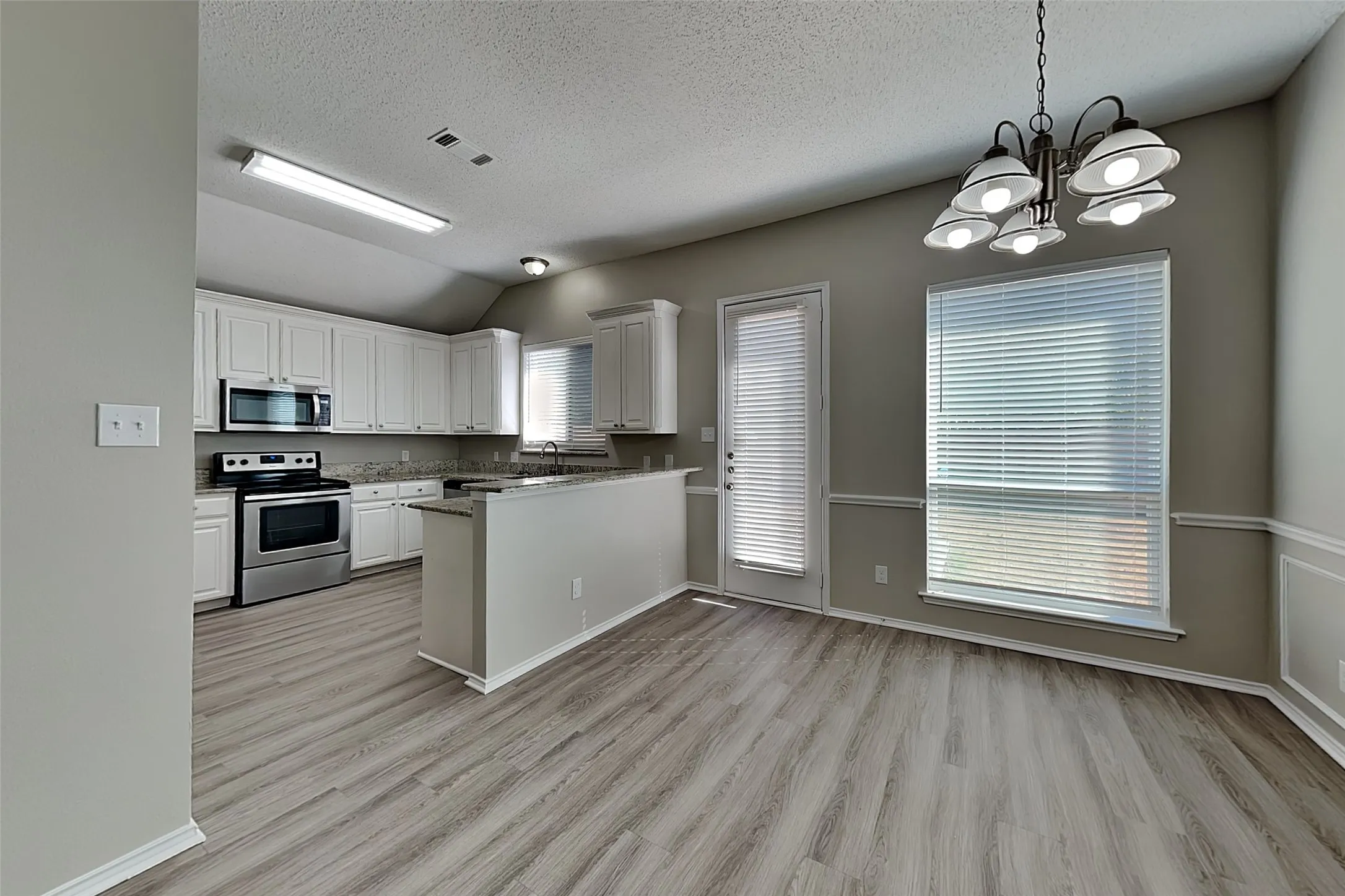 Single Family Residence For Rent in Tarrant County , 8908 Saranac Trail, Fort Worth, Texas 76118, 3 Bedroom, 2 Bathroom, 2 Garage spaces, 1,814 Sqft, built in 2001, mls#21397441, Real Estate Agent in Fort Worth, Homes For Rent in Tarrant county, Homes For Rent in Fort Worth, Realtor in Fort Worth Texas, Real Estate Brokerage Independent Realty Texas, Luminita Cordes Realtor