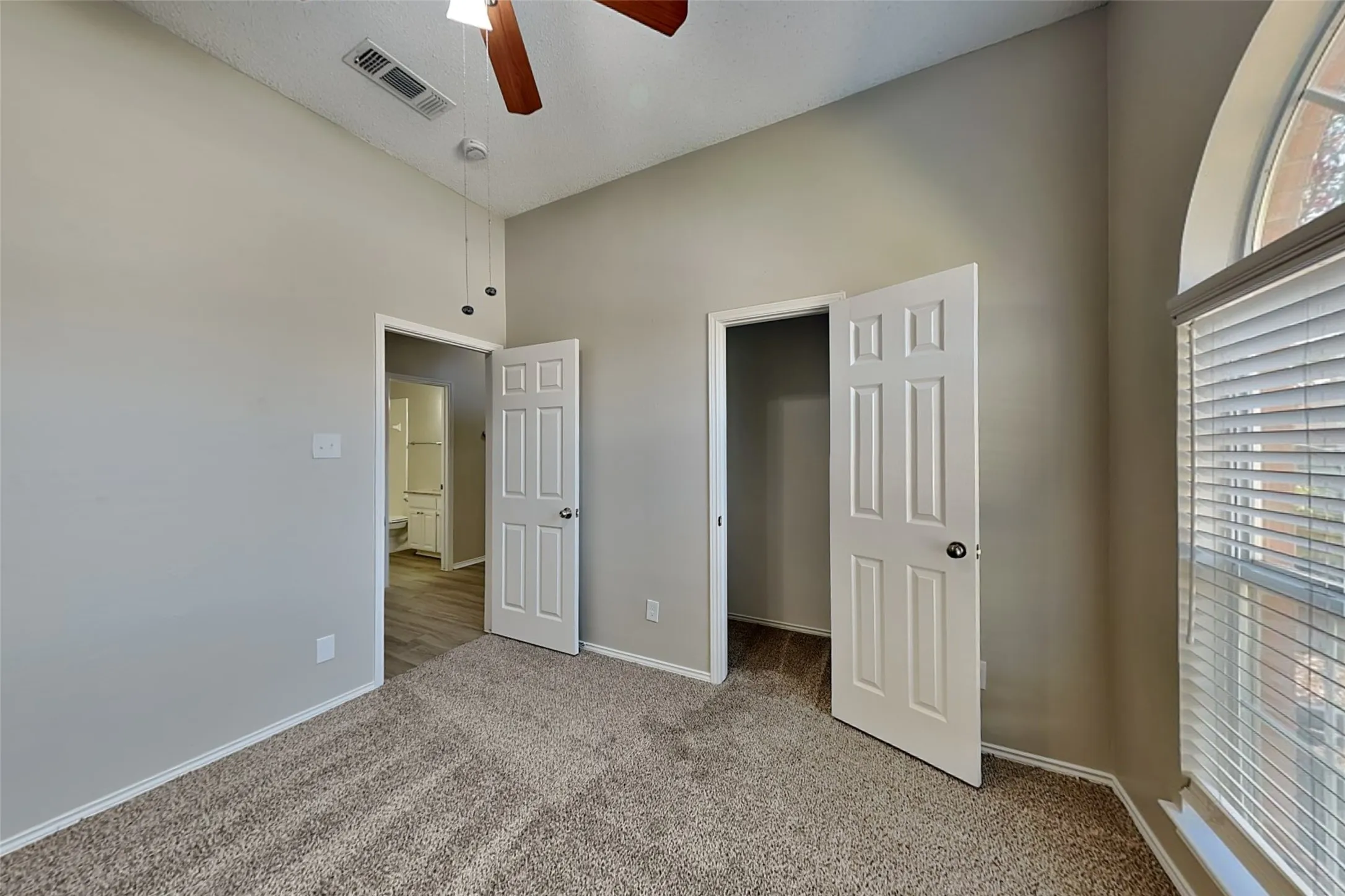 Single Family Residence For Rent in Tarrant County , 8908 Saranac Trail, Fort Worth, Texas 76118, 3 Bedroom, 2 Bathroom, 2 Garage spaces, 1,814 Sqft, built in 2001, mls#21397441, Real Estate Agent in Fort Worth, Homes For Rent in Tarrant county, Homes For Rent in Fort Worth, Realtor in Fort Worth Texas, Real Estate Brokerage Independent Realty Texas, Luminita Cordes Realtor