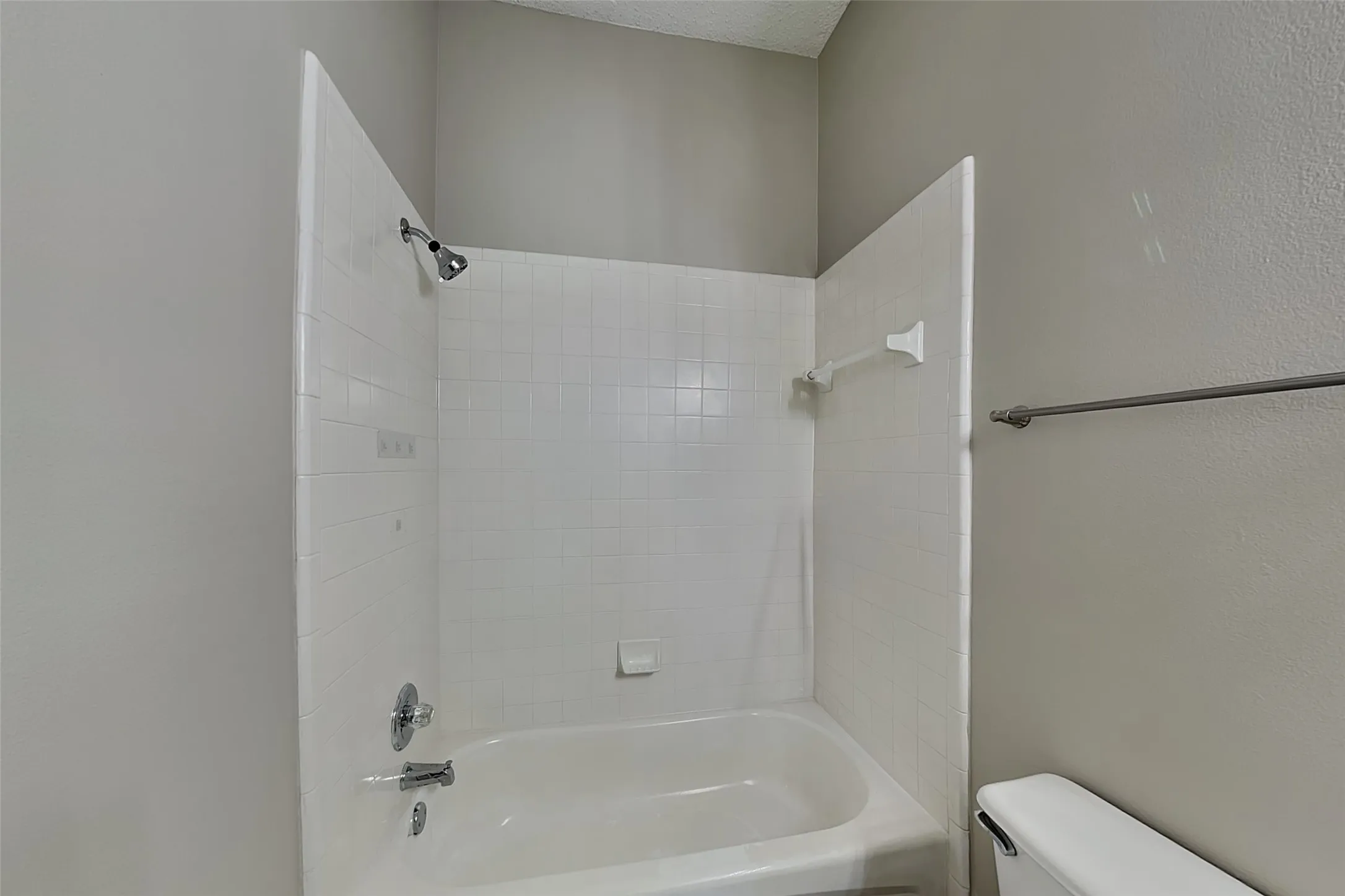 Single Family Residence For Rent in Tarrant County , 8908 Saranac Trail, Fort Worth, Texas 76118, 3 Bedroom, 2 Bathroom, 2 Garage spaces, 1,814 Sqft, built in 2001, mls#21397441, Real Estate Agent in Fort Worth, Homes For Rent in Tarrant county, Homes For Rent in Fort Worth, Realtor in Fort Worth Texas, Real Estate Brokerage Independent Realty Texas, Luminita Cordes Realtor