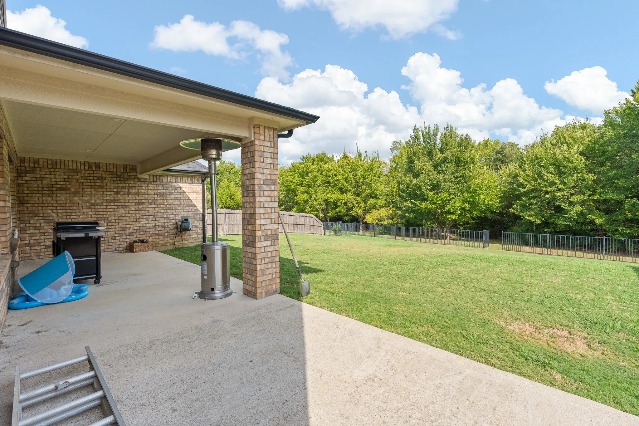 Single Family Residence For Sale in Johnson County , 3137 Shoreline Drive, Burleson, Texas 76028, 5 Bedroom, 3 Bathroom, 2 Garage spaces, 2,662 Sqft, built in 2015, mls#21375596, Real Estate Agent in Burleson, Homes For Sale in Johnson county, Homes For Sale in Burleson, Realtor in Burleson Texas, Real Estate Brokerage Independent Realty Texas, Luminita Cordes Realtor