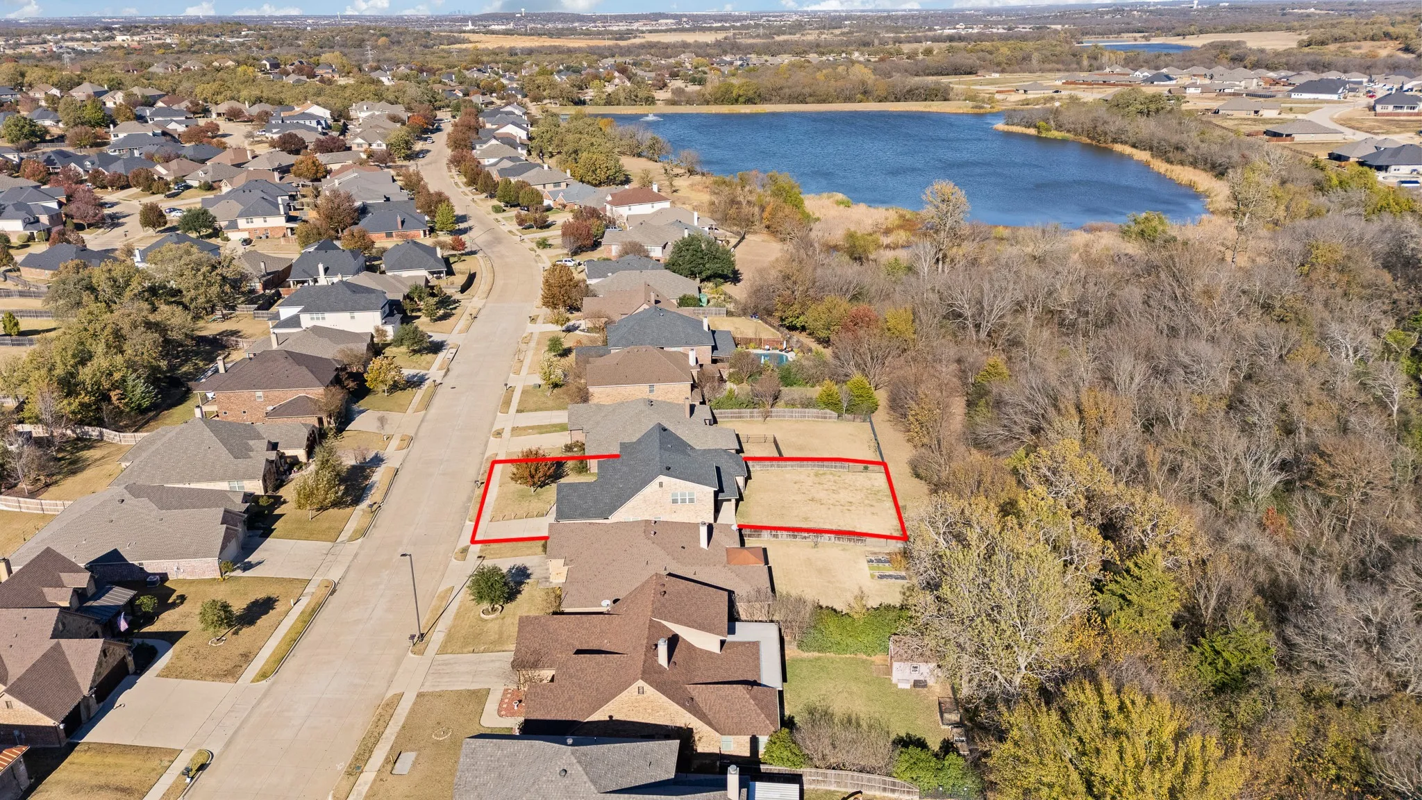Single Family Residence For Sale in Johnson County , 3137 Shoreline Drive, Burleson, Texas 76028, 5 Bedroom, 3 Bathroom, 2 Garage spaces, 2,662 Sqft, built in 2015, mls#21375596, Real Estate Agent in Burleson, Homes For Sale in Johnson county, Homes For Sale in Burleson, Realtor in Burleson Texas, Real Estate Brokerage Independent Realty Texas, Luminita Cordes Realtor