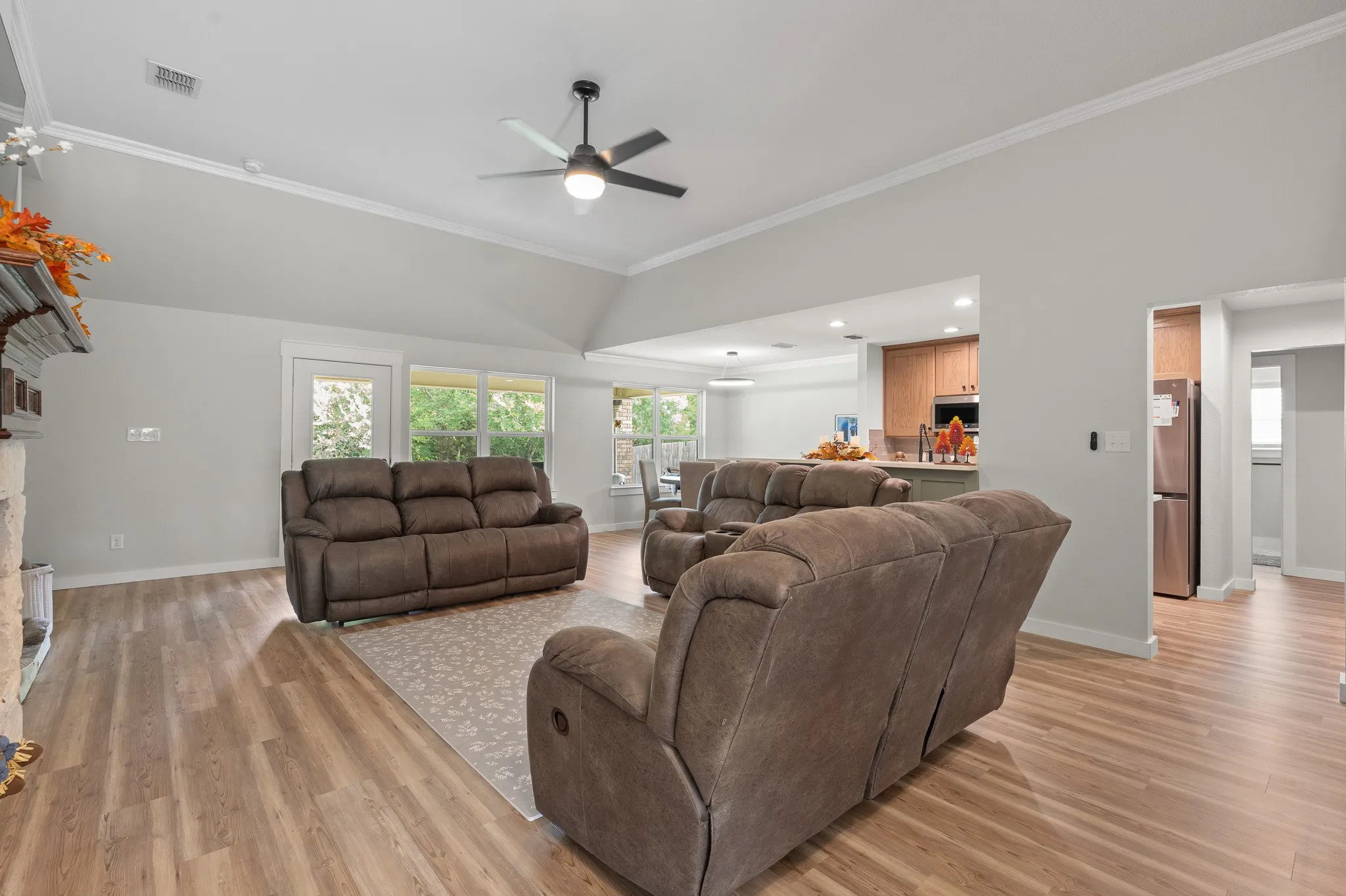 Single Family Residence For Sale in Johnson County , 3137 Shoreline Drive, Burleson, Texas 76028, 5 Bedroom, 3 Bathroom, 2 Garage spaces, 2,662 Sqft, built in 2015, mls#21375596, Real Estate Agent in Burleson, Homes For Sale in Johnson county, Homes For Sale in Burleson, Realtor in Burleson Texas, Real Estate Brokerage Independent Realty Texas, Luminita Cordes Realtor