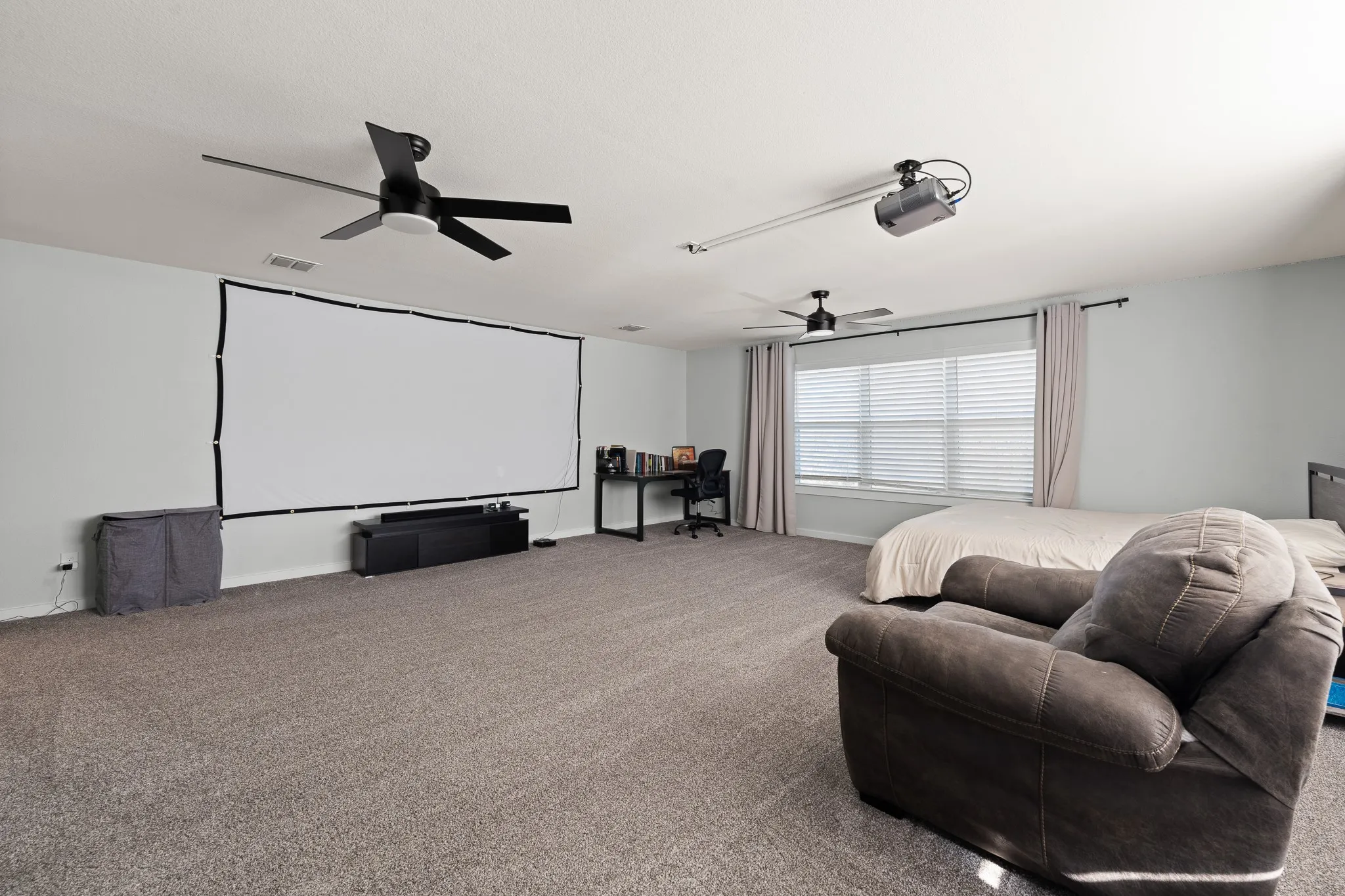 Single Family Residence For Sale in Johnson County , 3137 Shoreline Drive, Burleson, Texas 76028, 5 Bedroom, 3 Bathroom, 2 Garage spaces, 2,662 Sqft, built in 2015, mls#21375596, Real Estate Agent in Burleson, Homes For Sale in Johnson county, Homes For Sale in Burleson, Realtor in Burleson Texas, Real Estate Brokerage Independent Realty Texas, Luminita Cordes Realtor