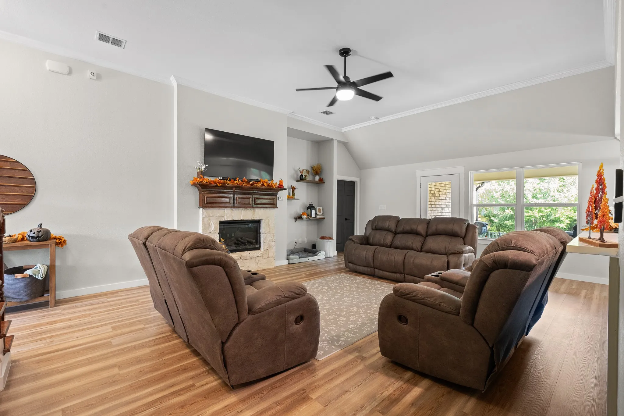Single Family Residence For Sale in Johnson County , 3137 Shoreline Drive, Burleson, Texas 76028, 5 Bedroom, 3 Bathroom, 2 Garage spaces, 2,662 Sqft, built in 2015, mls#21375596, Real Estate Agent in Burleson, Homes For Sale in Johnson county, Homes For Sale in Burleson, Realtor in Burleson Texas, Real Estate Brokerage Independent Realty Texas, Luminita Cordes Realtor