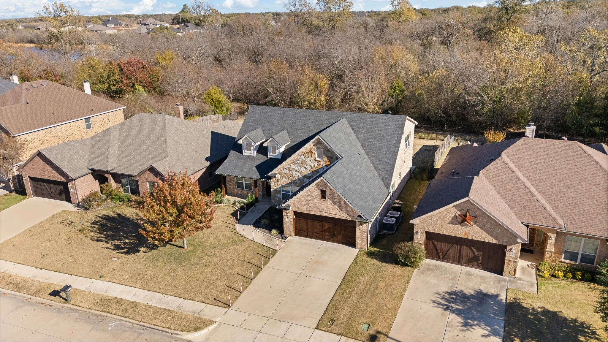 Single Family Residence For Sale in Johnson County , 3137 Shoreline Drive, Burleson, Texas 76028, 5 Bedroom, 3 Bathroom, 2 Garage spaces, 2,662 Sqft, built in 2015, mls#21375596, Real Estate Agent in Burleson, Homes For Sale in Johnson county, Homes For Sale in Burleson, Realtor in Burleson Texas, Real Estate Brokerage Independent Realty Texas, Luminita Cordes Realtor