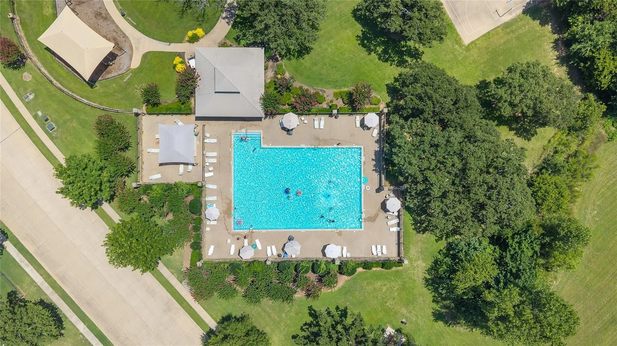 Single Family Residence For Sale in Johnson County , 3137 Shoreline Drive, Burleson, Texas 76028, 5 Bedroom, 3 Bathroom, 2 Garage spaces, 2,662 Sqft, built in 2015, mls#21375596, Real Estate Agent in Burleson, Homes For Sale in Johnson county, Homes For Sale in Burleson, Realtor in Burleson Texas, Real Estate Brokerage Independent Realty Texas, Luminita Cordes Realtor