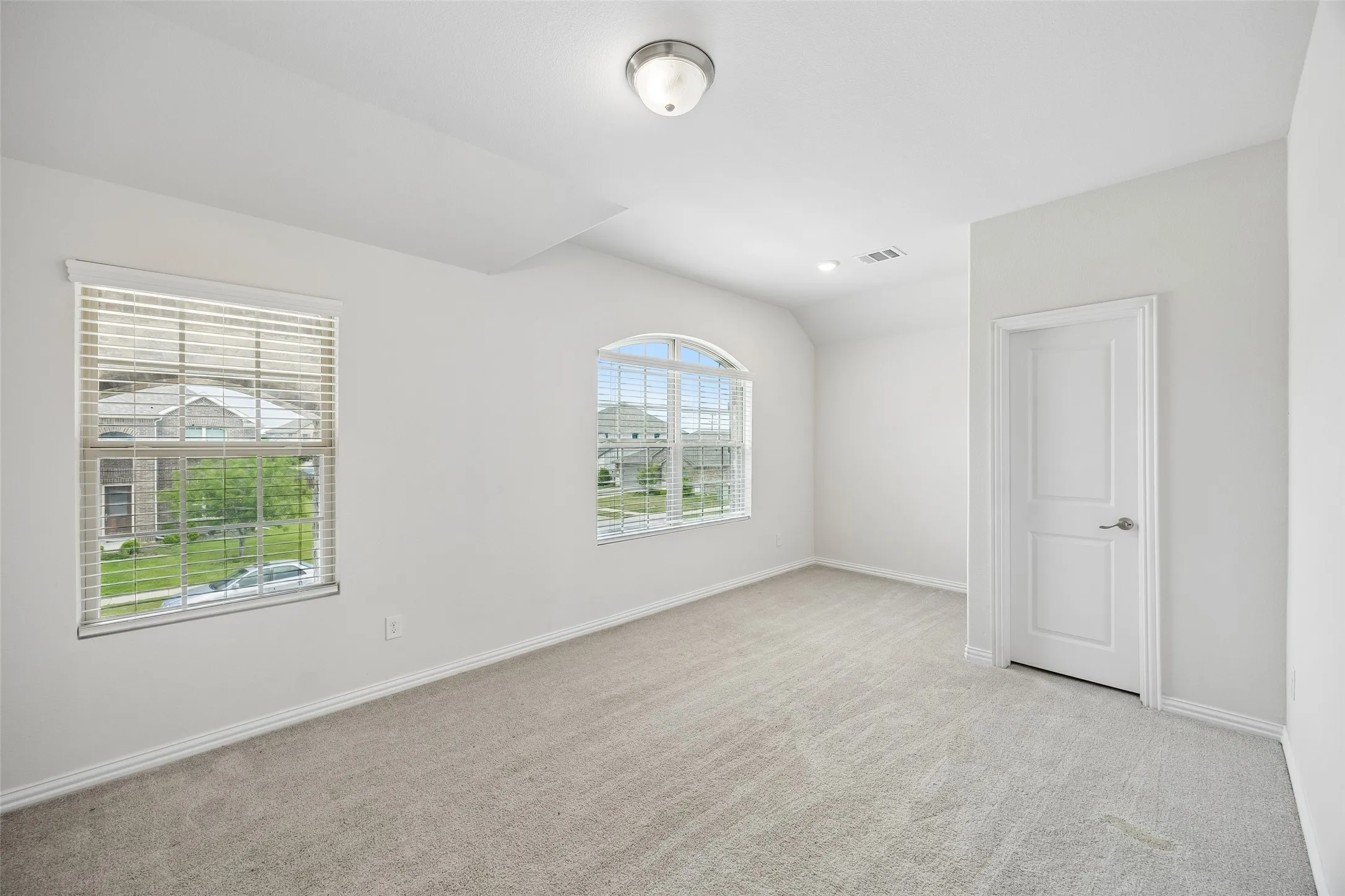Single Family Residence For Sale in Denton County , 1940 Tomahawk Trail, Aubrey, Texas 76227, 4 Bedroom, 4 Bathroom, 3 Garage spaces, 3,502 Sqft, built in 2020, mls#21397136, Real Estate Agent in Aubrey, Homes For Sale in Denton county, Homes For Sale in Aubrey, Realtor in Aubrey Texas, Real Estate Brokerage Independent Realty Texas, Luminita Cordes Realtor