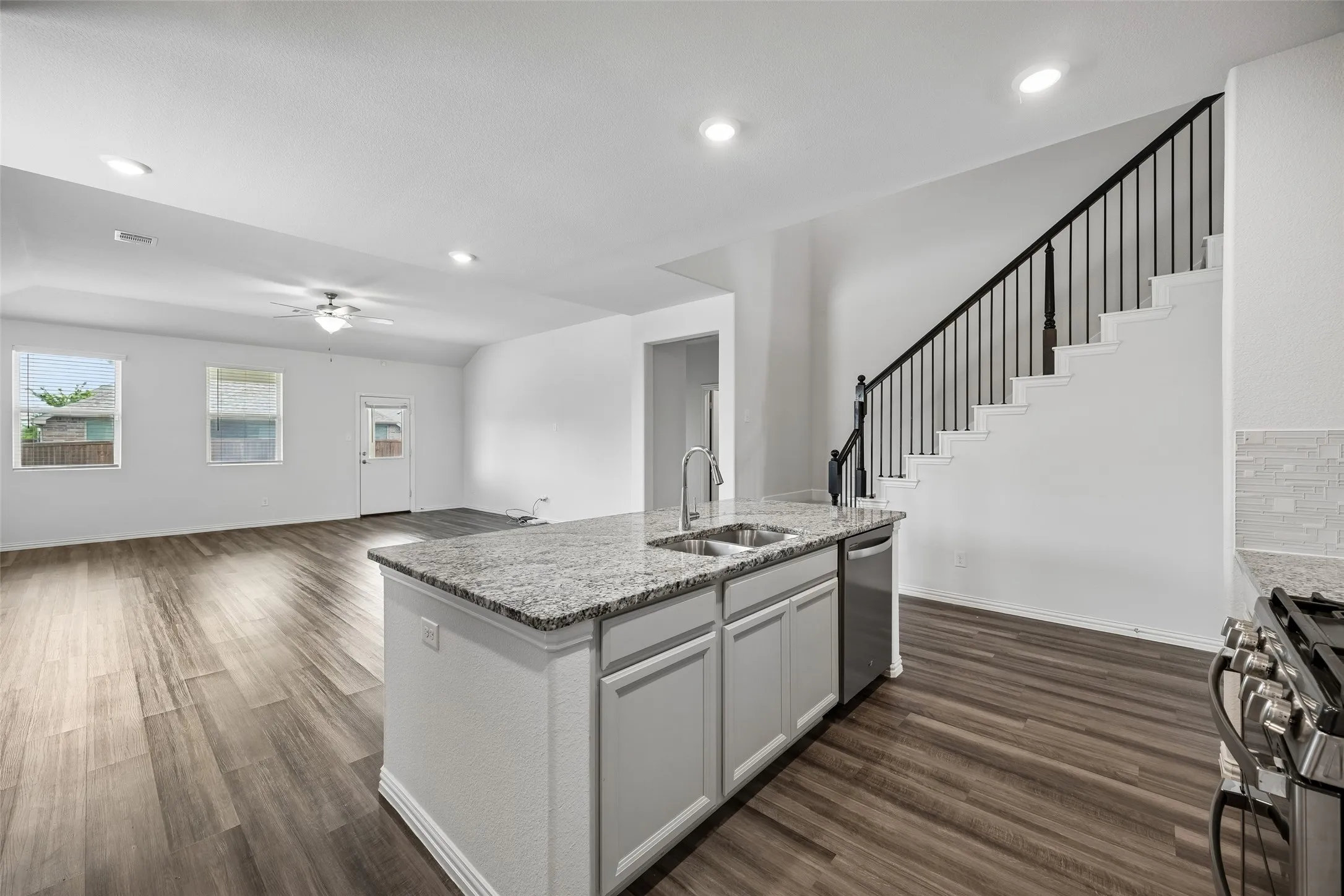 Single Family Residence For Sale in Denton County , 1940 Tomahawk Trail, Aubrey, Texas 76227, 4 Bedroom, 4 Bathroom, 3 Garage spaces, 3,502 Sqft, built in 2020, mls#21397136, Real Estate Agent in Aubrey, Homes For Sale in Denton county, Homes For Sale in Aubrey, Realtor in Aubrey Texas, Real Estate Brokerage Independent Realty Texas, Luminita Cordes Realtor