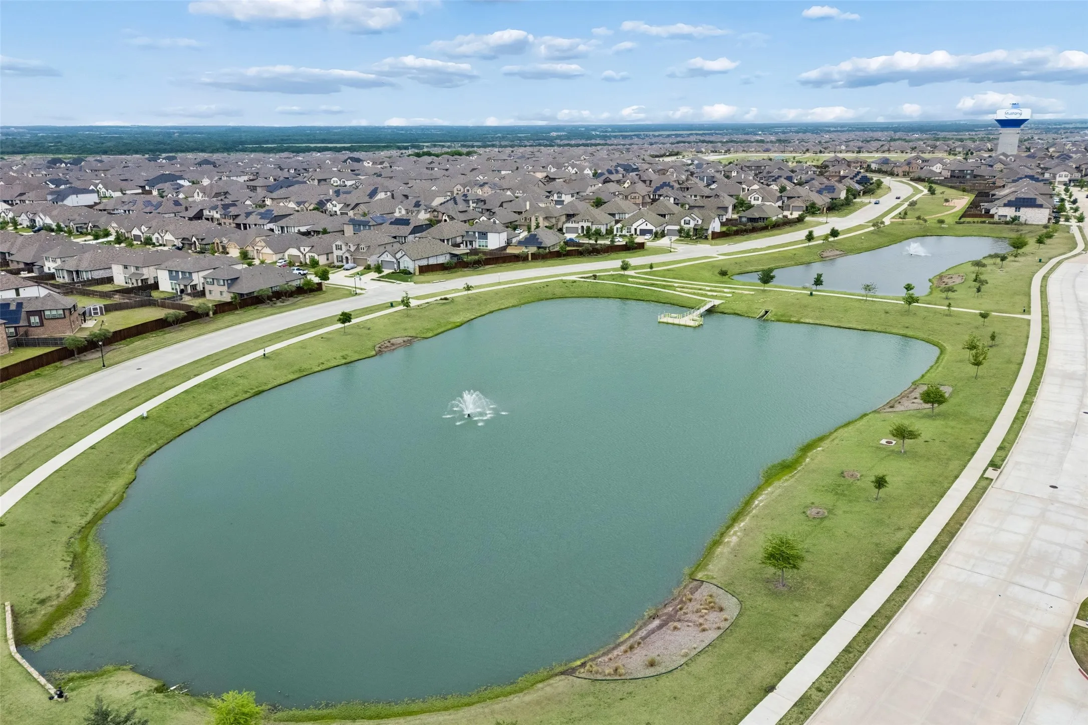 Single Family Residence For Sale in Denton County , 1940 Tomahawk Trail, Aubrey, Texas 76227, 4 Bedroom, 4 Bathroom, 3 Garage spaces, 3,502 Sqft, built in 2020, mls#21397136, Real Estate Agent in Aubrey, Homes For Sale in Denton county, Homes For Sale in Aubrey, Realtor in Aubrey Texas, Real Estate Brokerage Independent Realty Texas, Luminita Cordes Realtor