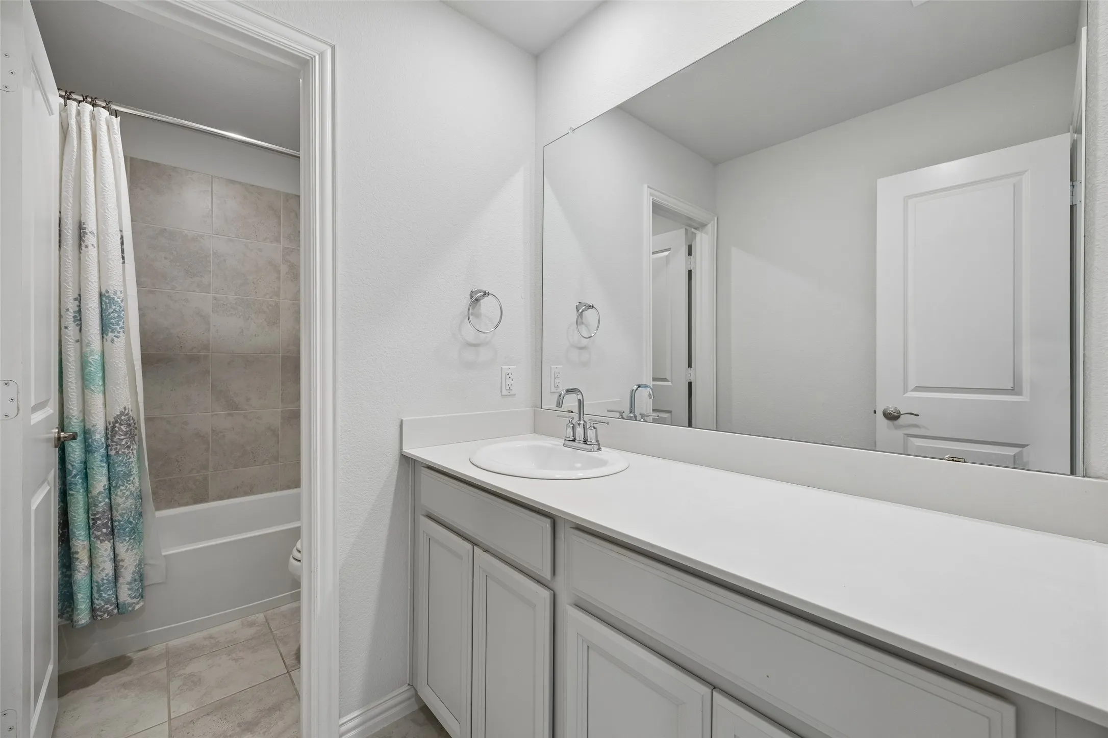 Single Family Residence For Sale in Denton County , 1940 Tomahawk Trail, Aubrey, Texas 76227, 4 Bedroom, 4 Bathroom, 3 Garage spaces, 3,502 Sqft, built in 2020, mls#21397136, Real Estate Agent in Aubrey, Homes For Sale in Denton county, Homes For Sale in Aubrey, Realtor in Aubrey Texas, Real Estate Brokerage Independent Realty Texas, Luminita Cordes Realtor