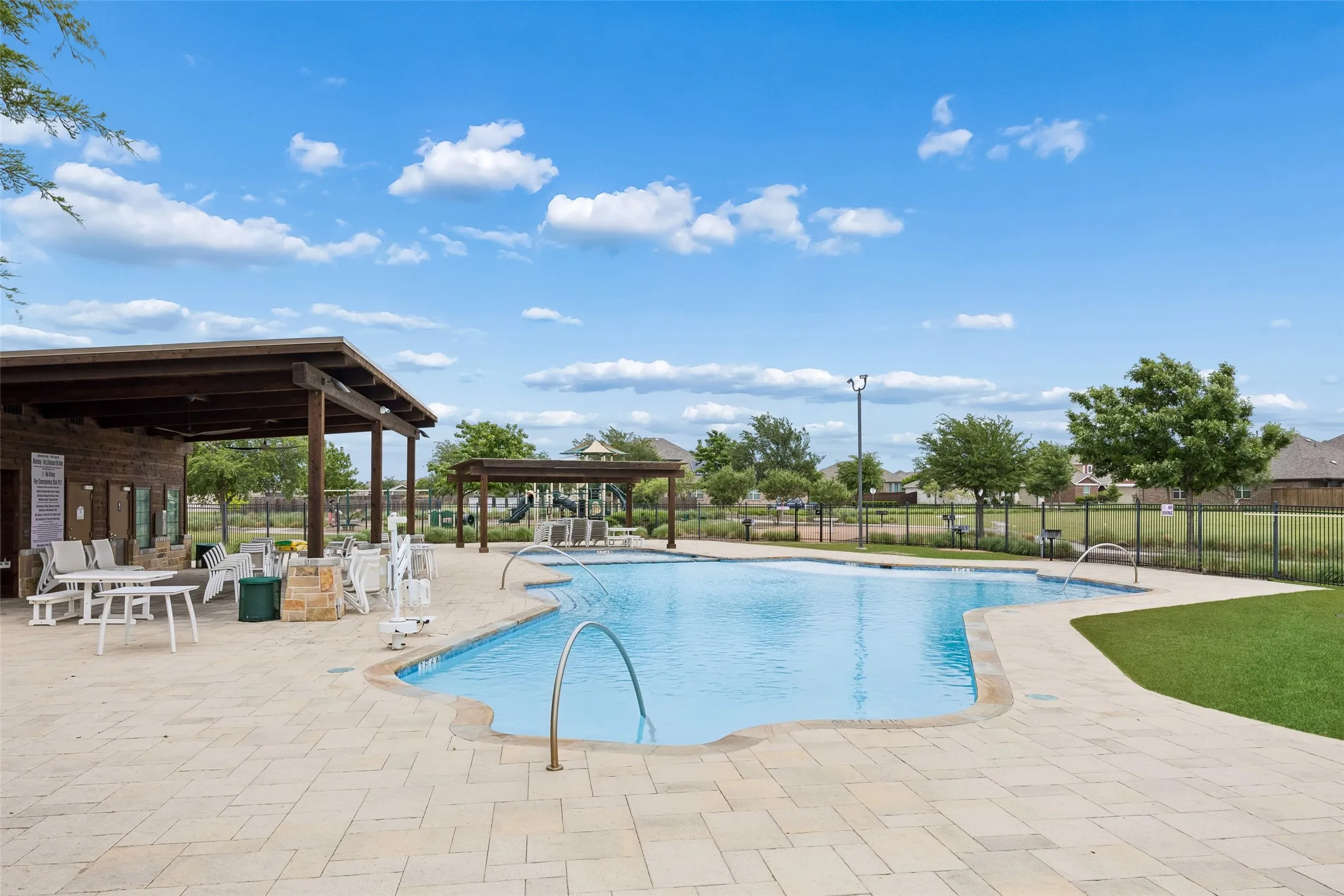 Single Family Residence For Sale in Denton County , 1940 Tomahawk Trail, Aubrey, Texas 76227, 4 Bedroom, 4 Bathroom, 3 Garage spaces, 3,502 Sqft, built in 2020, mls#21397136, Real Estate Agent in Aubrey, Homes For Sale in Denton county, Homes For Sale in Aubrey, Realtor in Aubrey Texas, Real Estate Brokerage Independent Realty Texas, Luminita Cordes Realtor